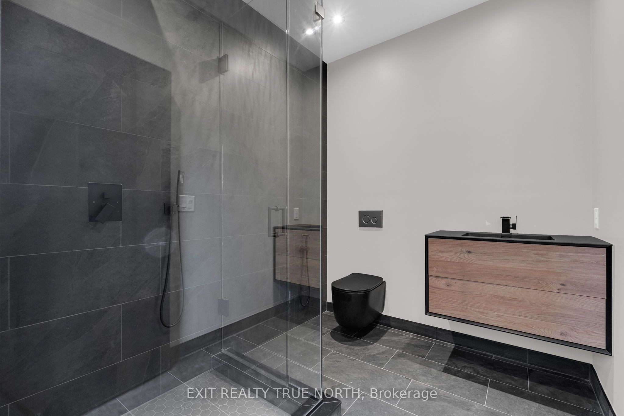 106 Rugman Crescent Property Photo 17