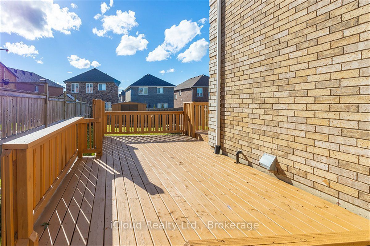 184 Madelaine Drive Property Photo 45