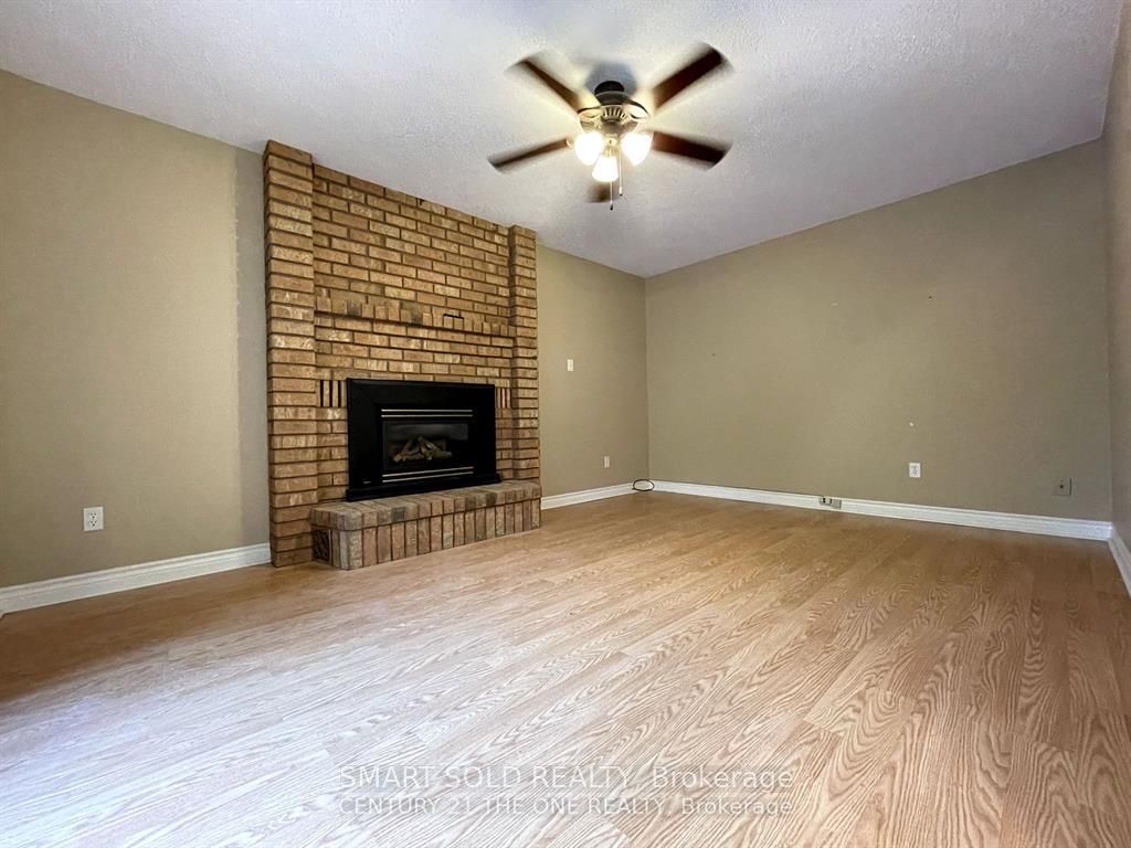 330 Leacock Drive Upper Property Photo 13