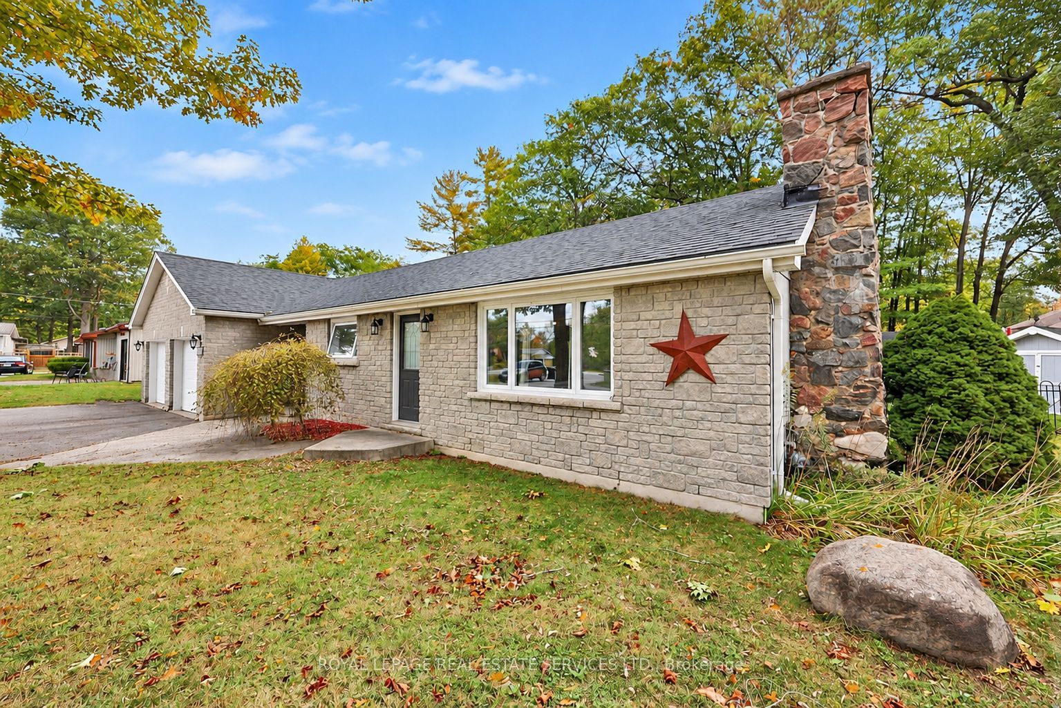 1687 River Road W Property Photo 2
