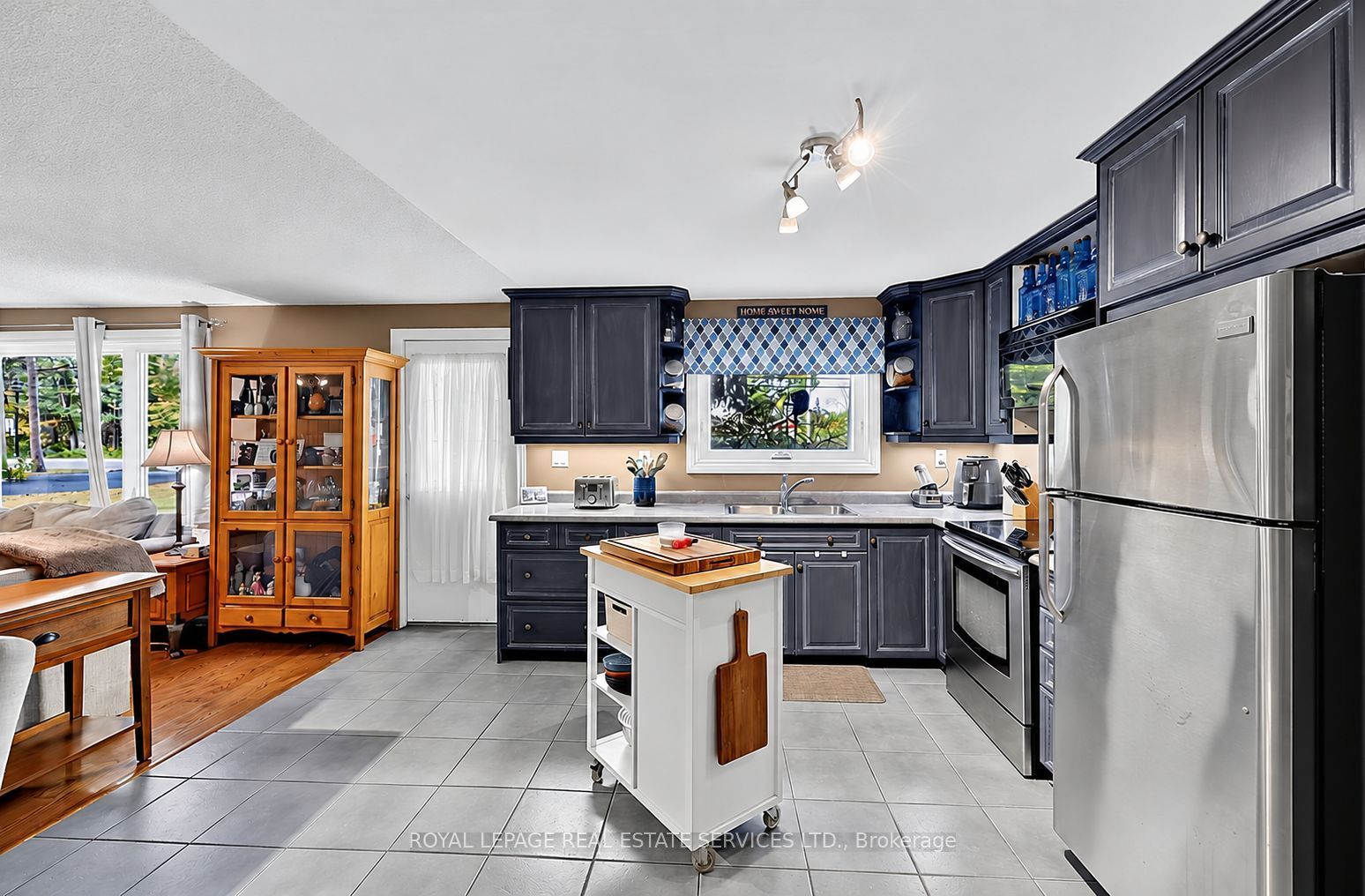 1687 River Road W Property Photo 6