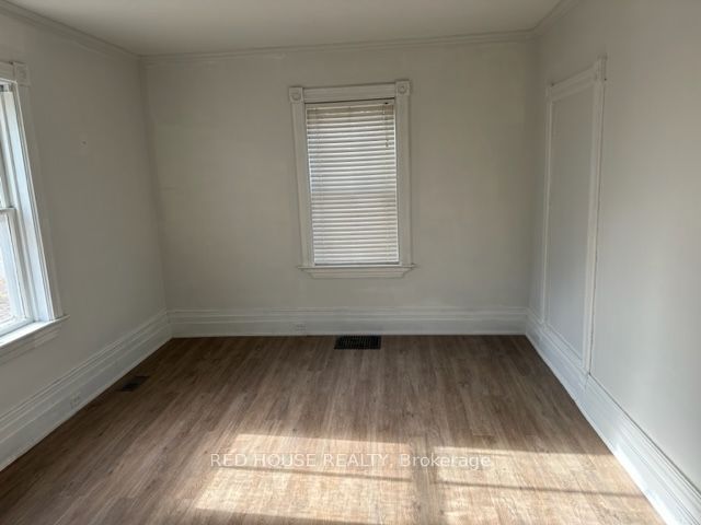 150 West Street N Property Photo 4