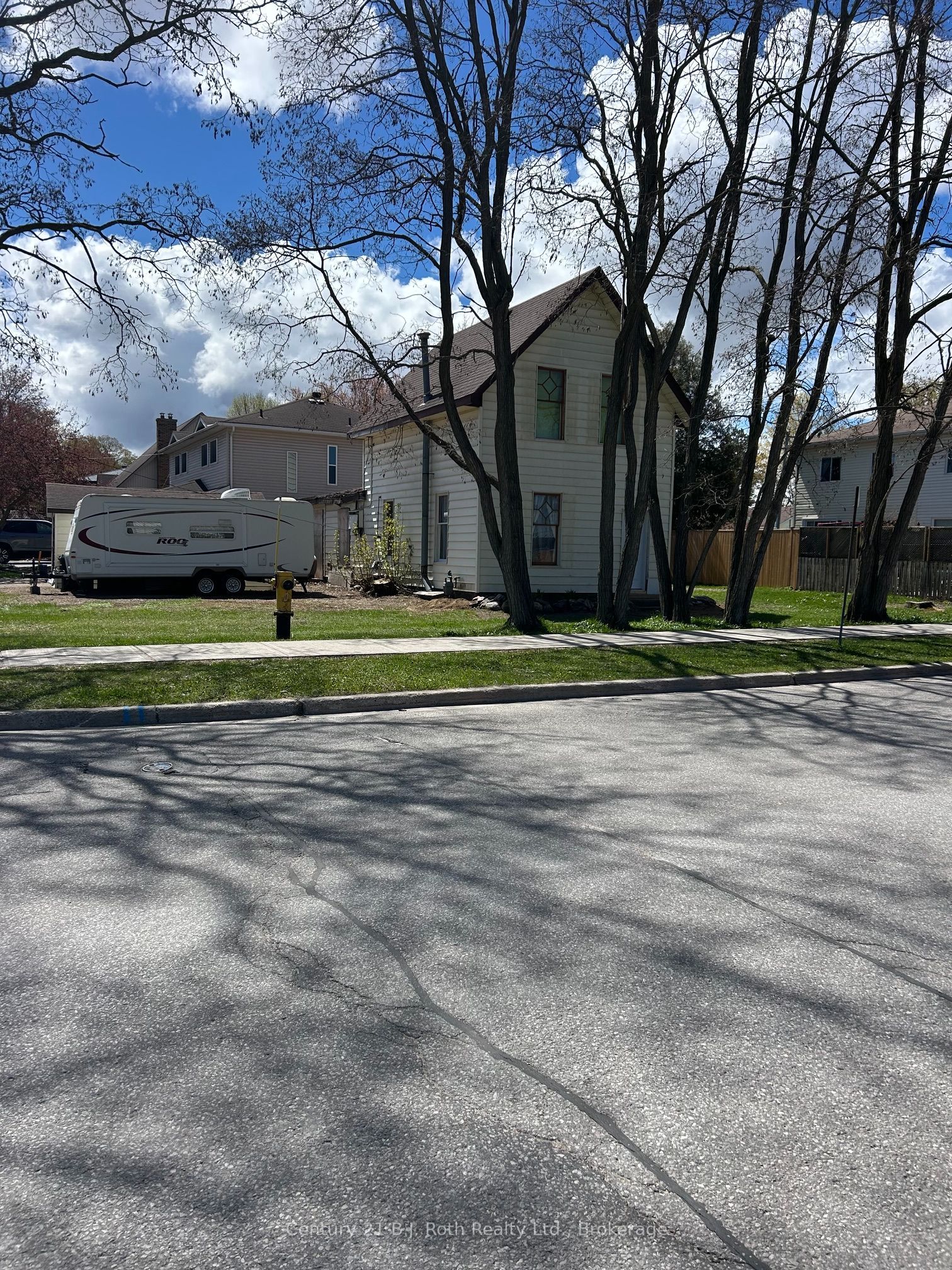 469 Robert Street Property Photo 2