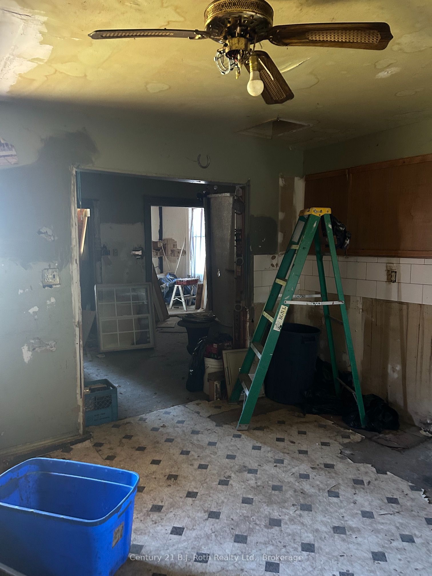 469 Robert Street Property Photo 5