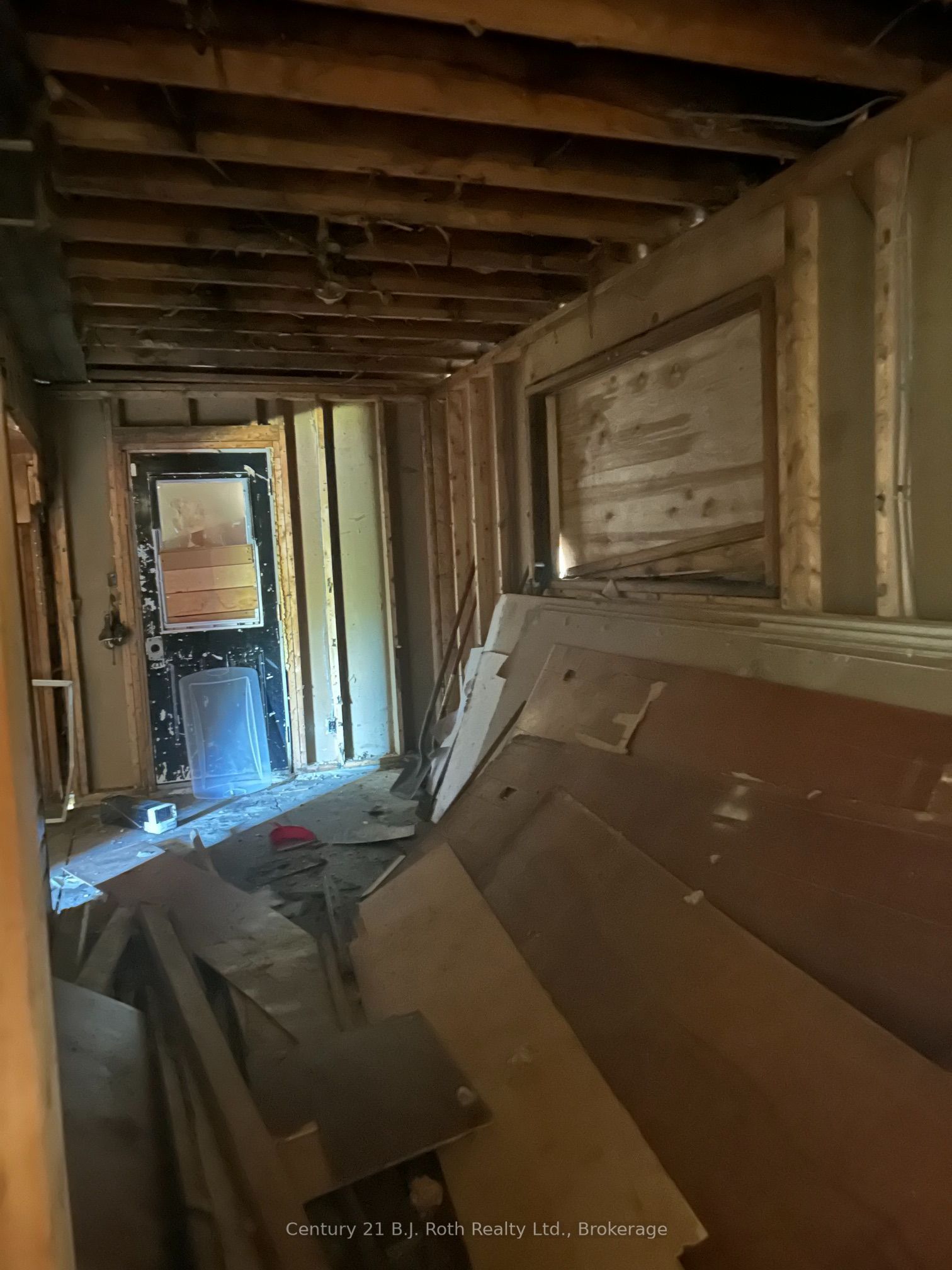 469 Robert Street Property Photo 6