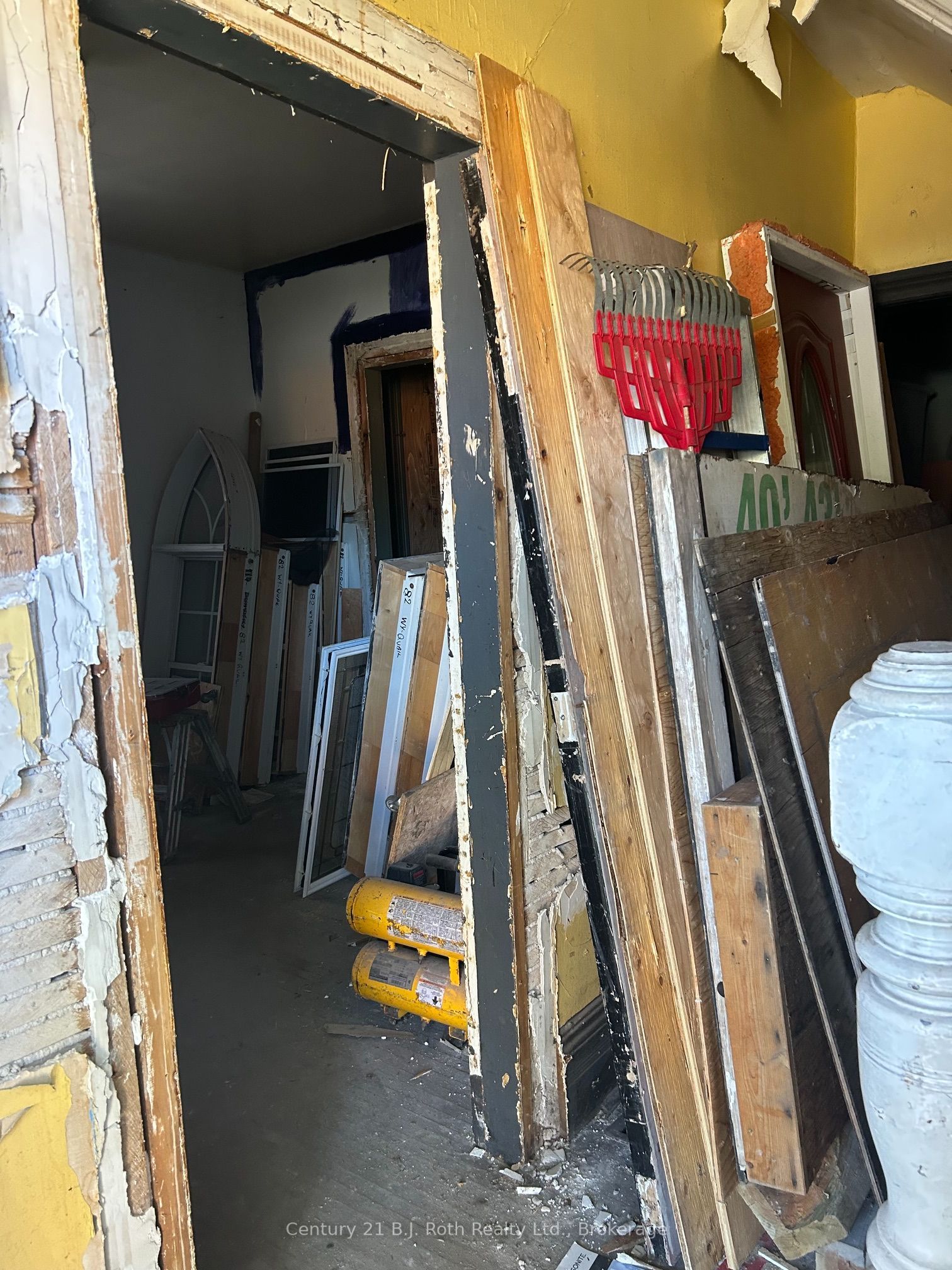 469 Robert Street Property Photo 10