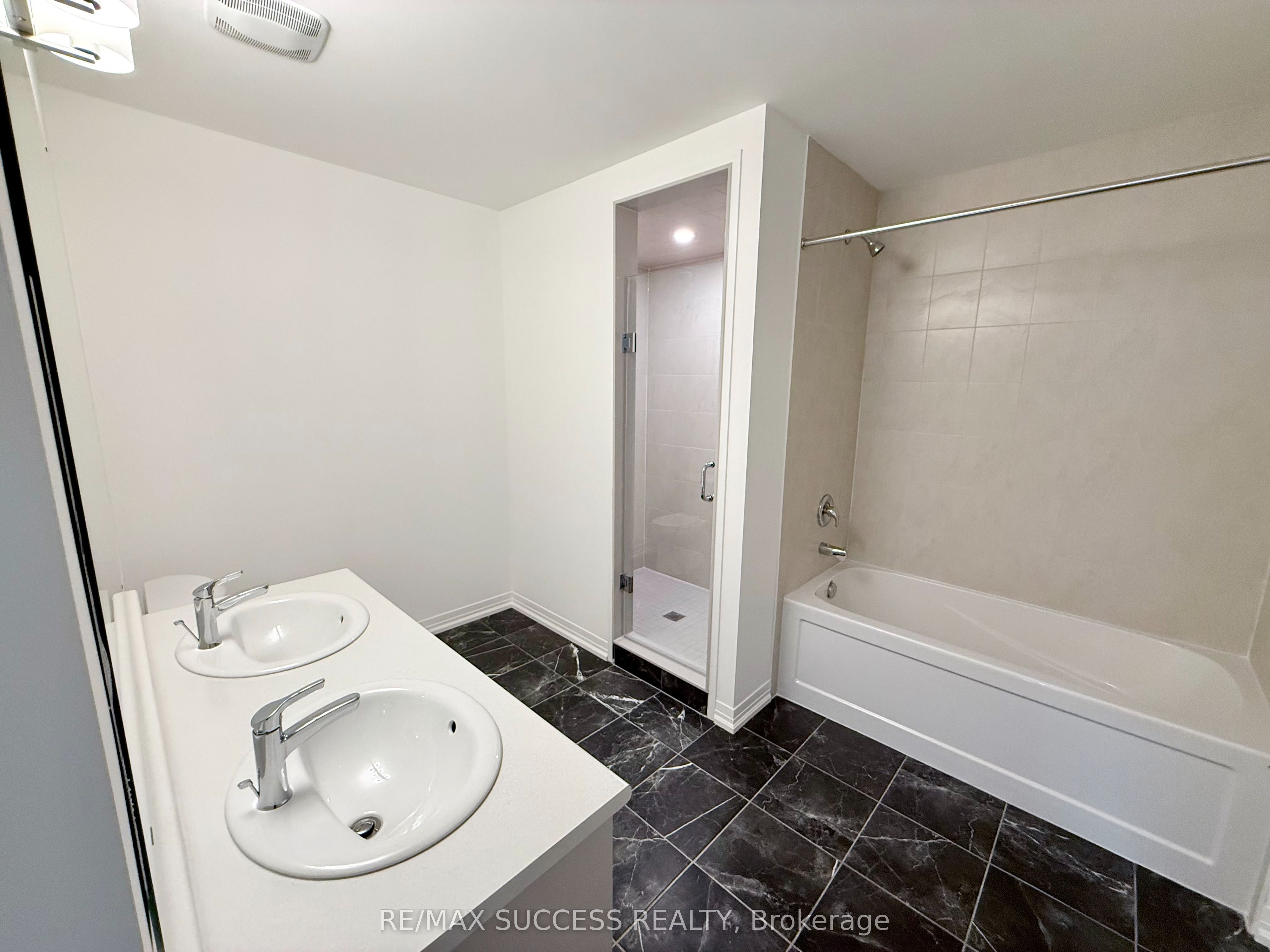93 Flan Boulevard Property Photo 2