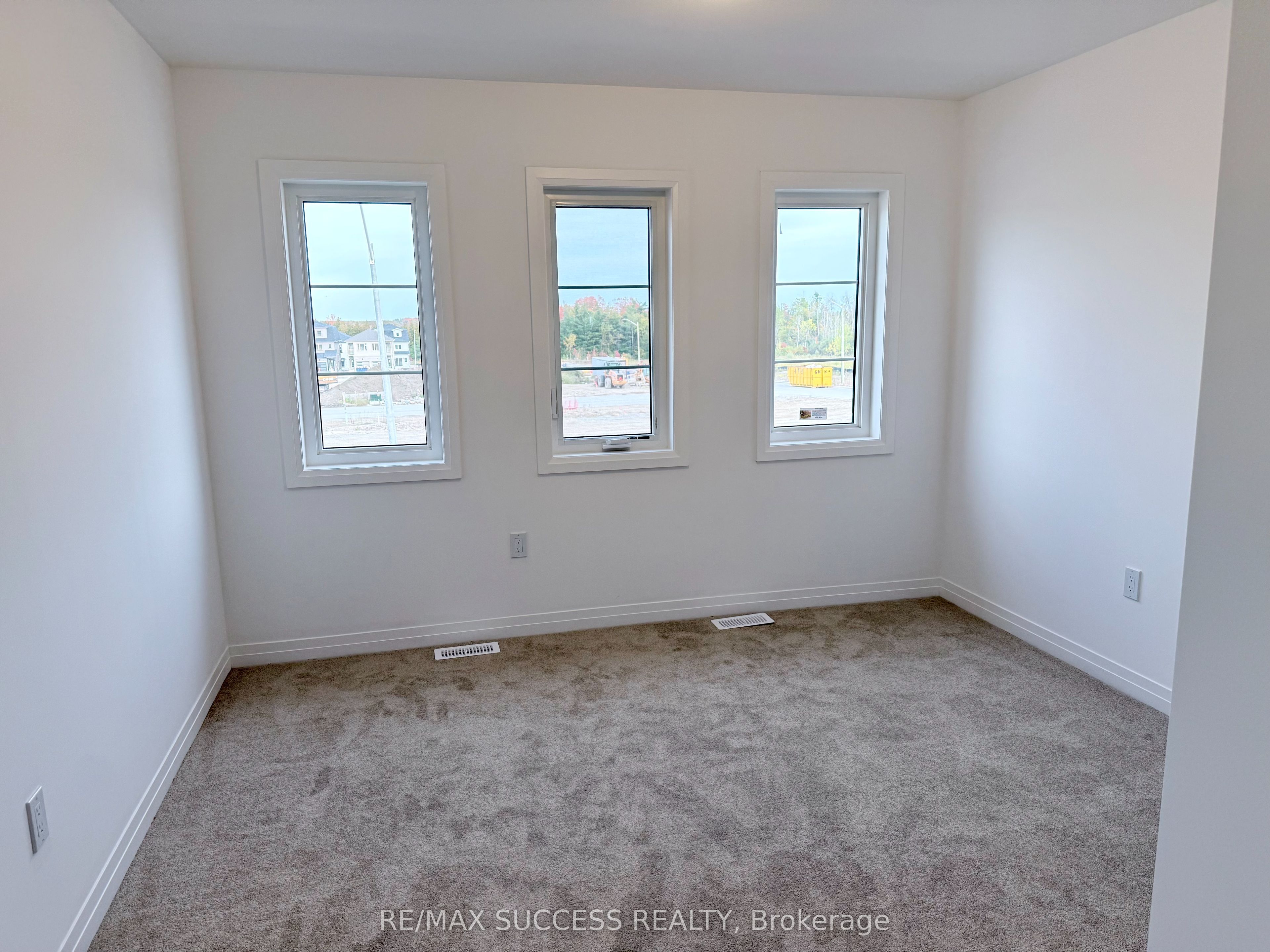 93 Flan Boulevard Property Photo 3