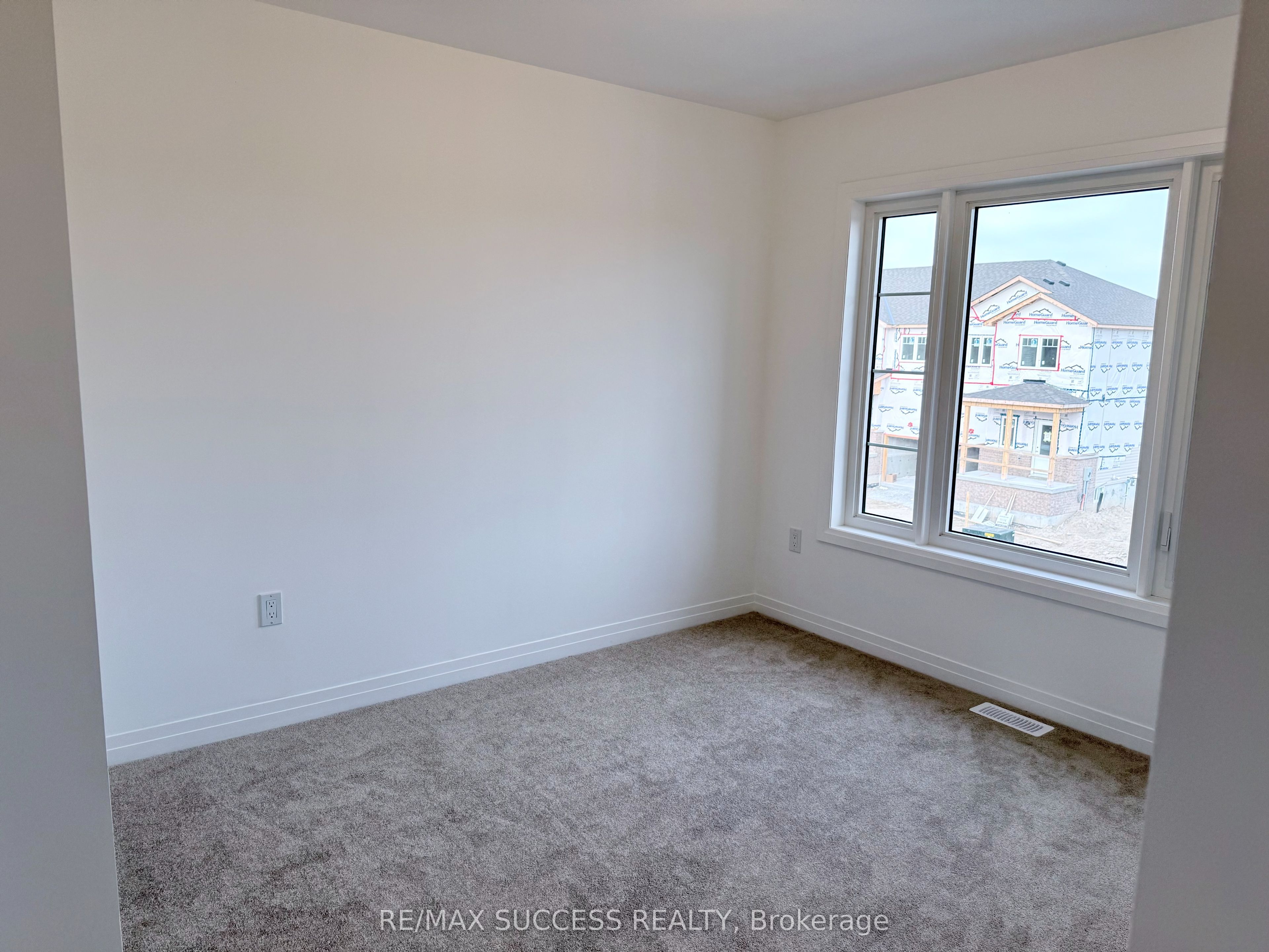 93 Flan Boulevard Property Photo 6