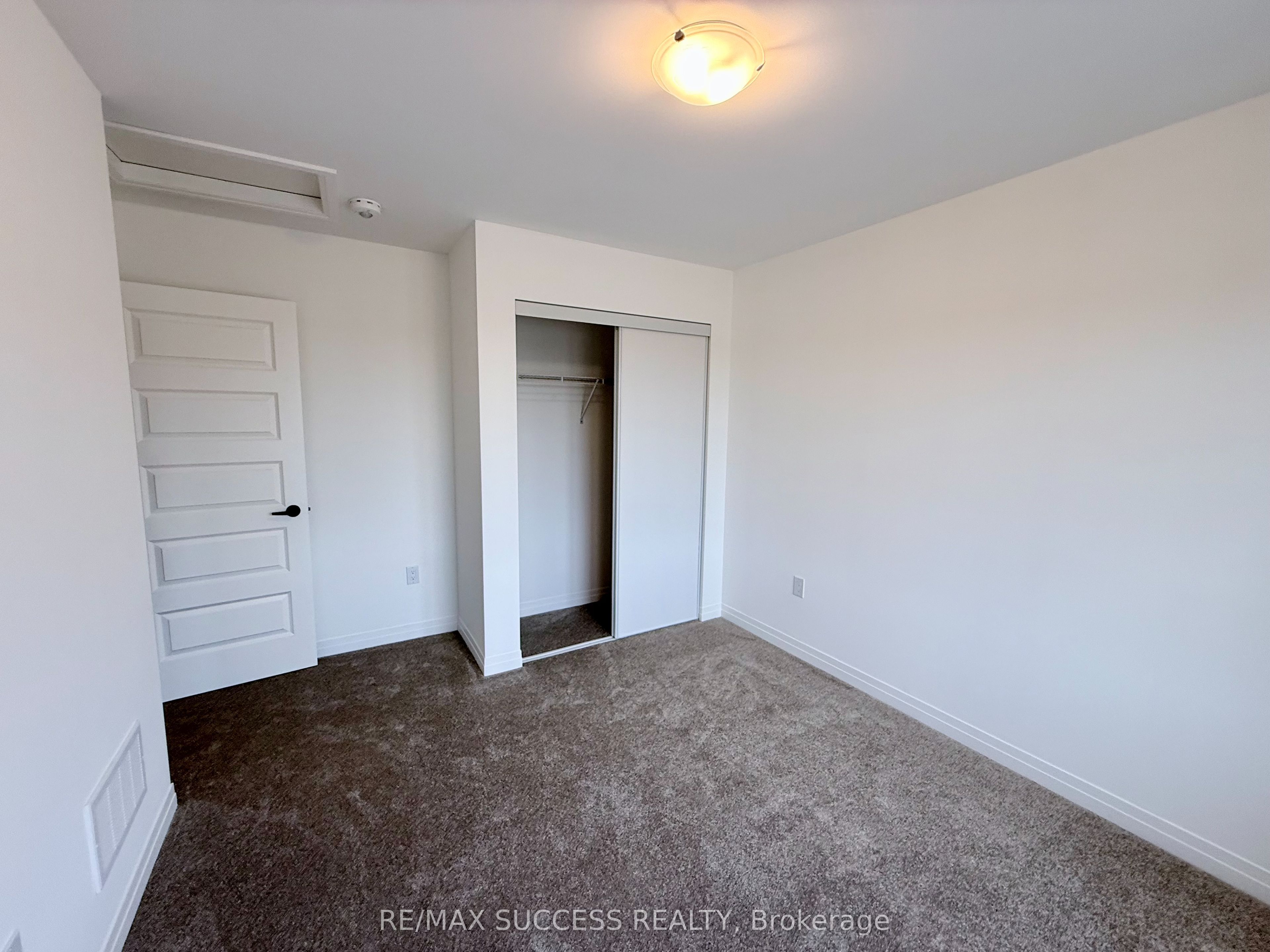 93 Flan Boulevard Property Photo 8