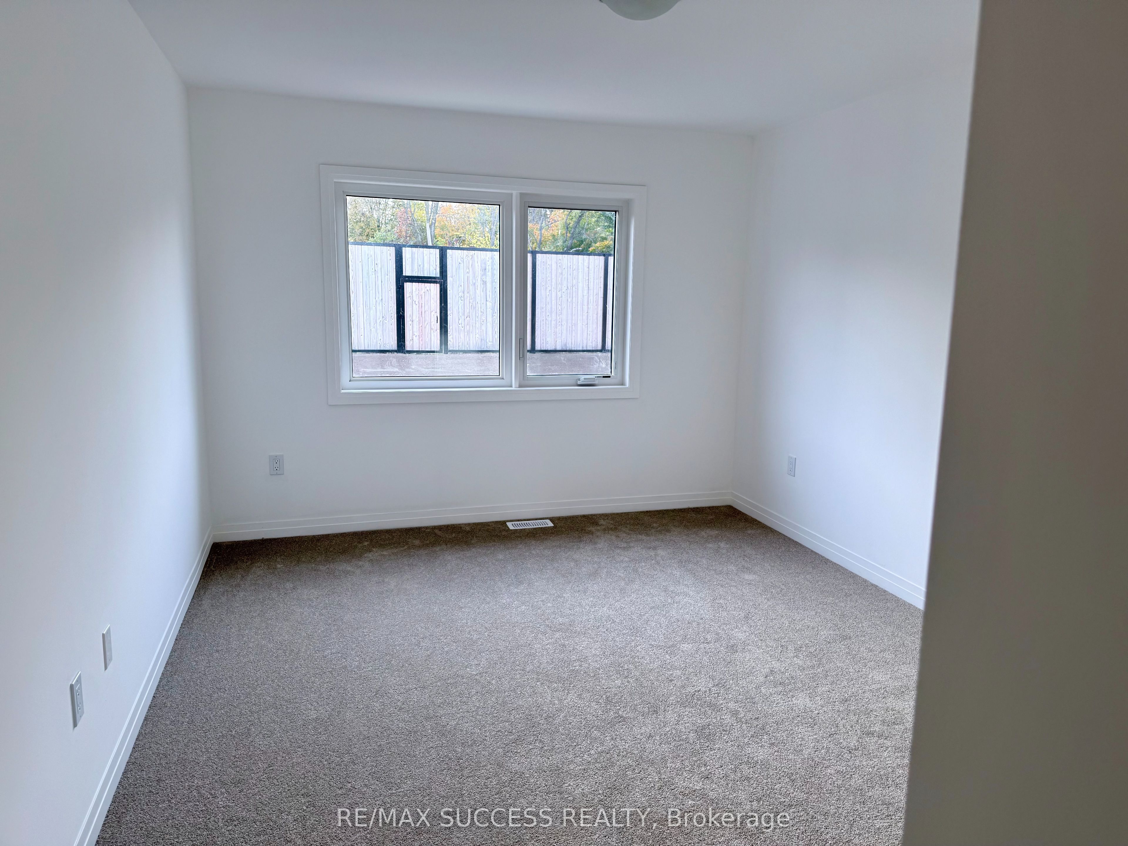 93 Flan Boulevard Property Photo 14