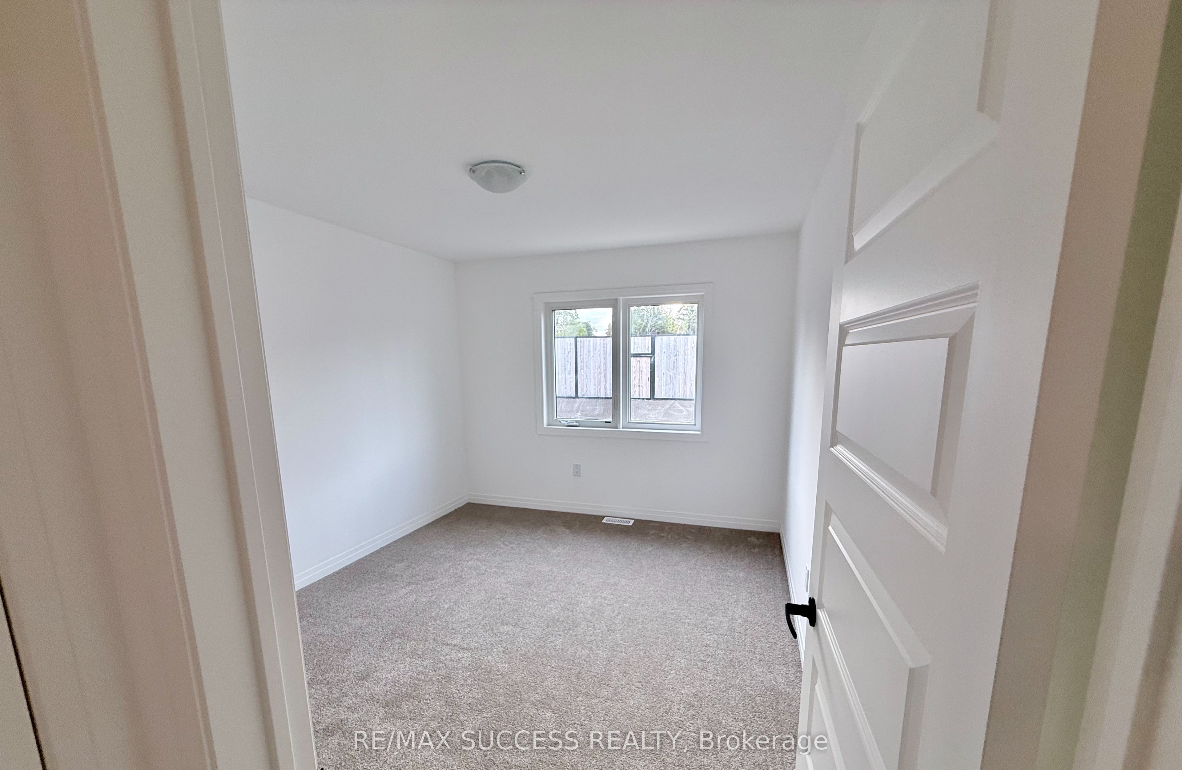 93 Flan Boulevard Property Photo 18