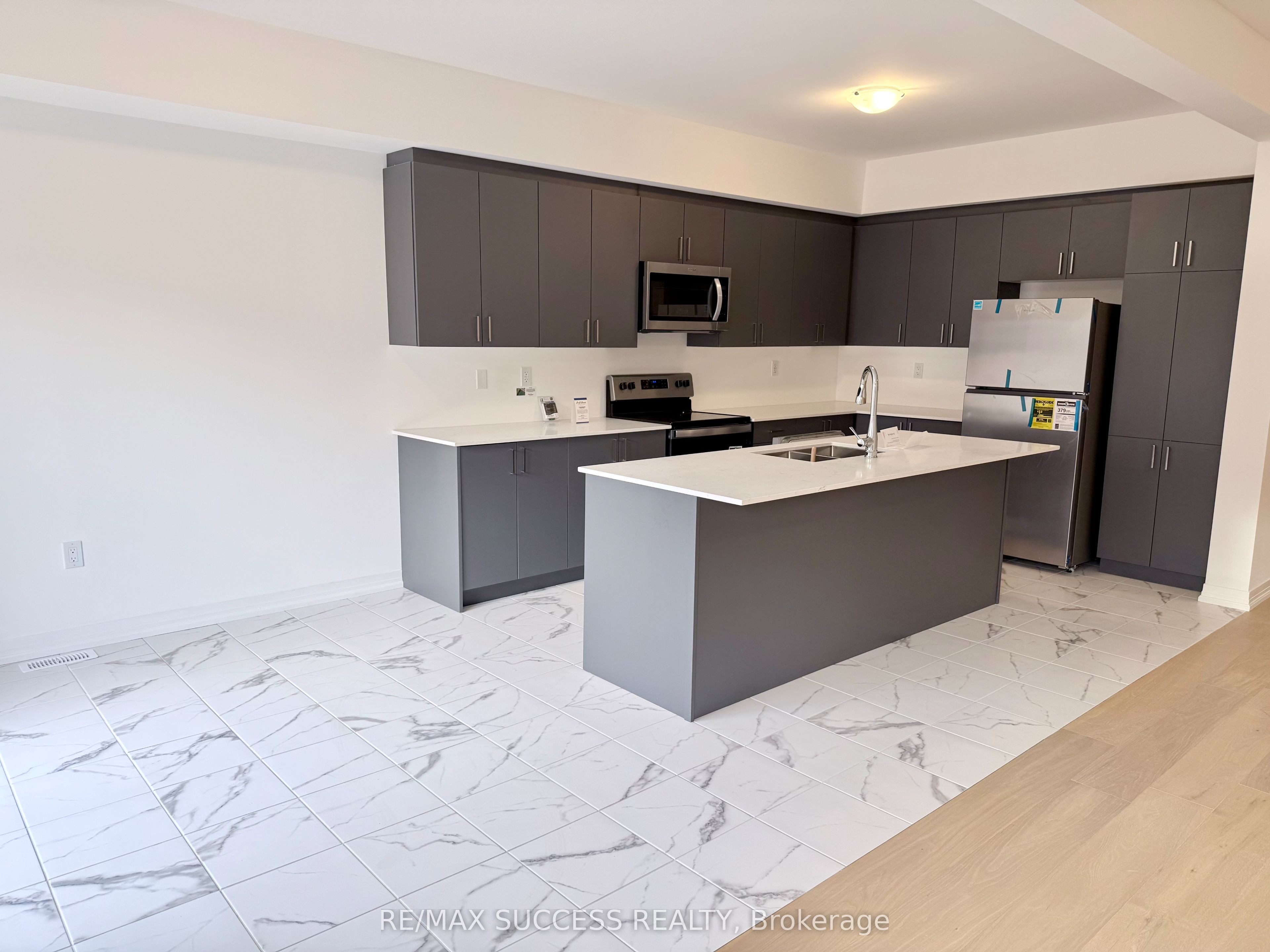 93 Flan Boulevard Property Photo 25