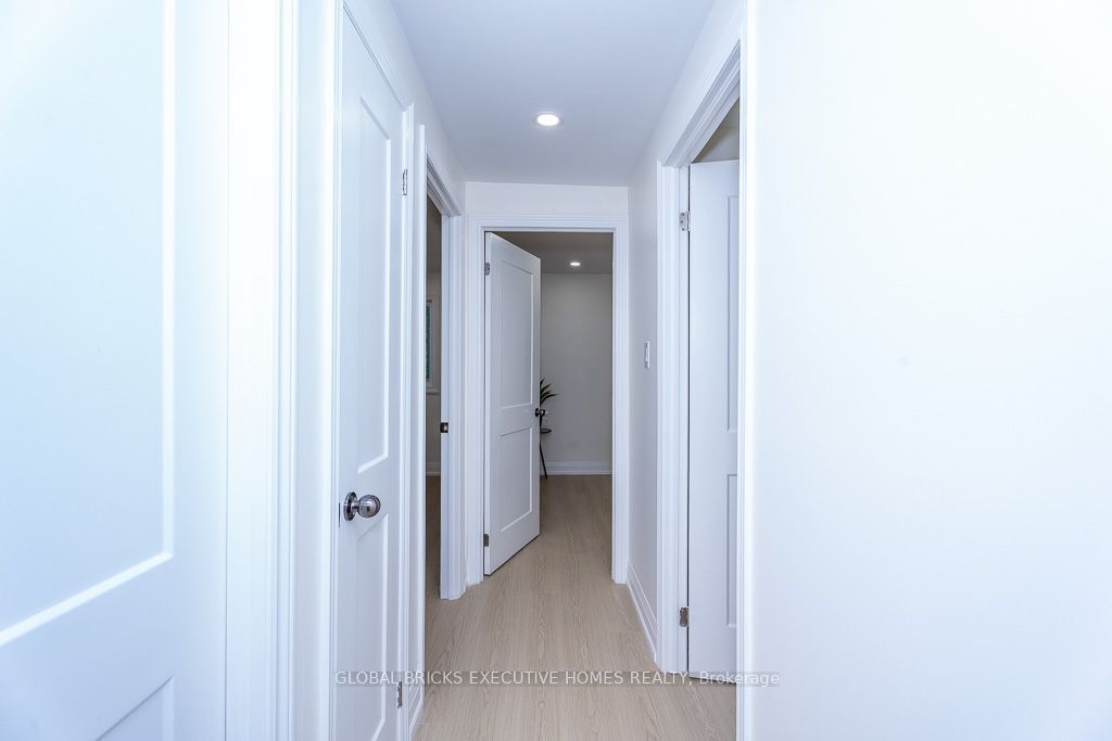 4 Virgilwood Crescent Property Photo 28