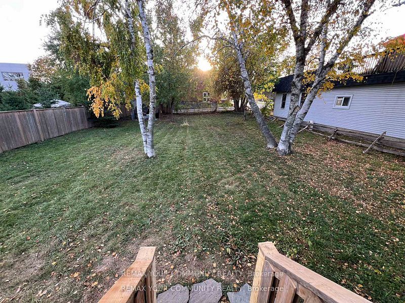 93 Westmount Drive S Lower Property Photo 13
