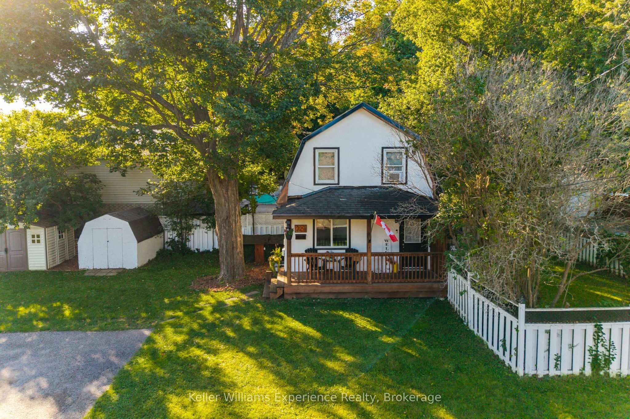 229 Donalda Street Property Photo 1