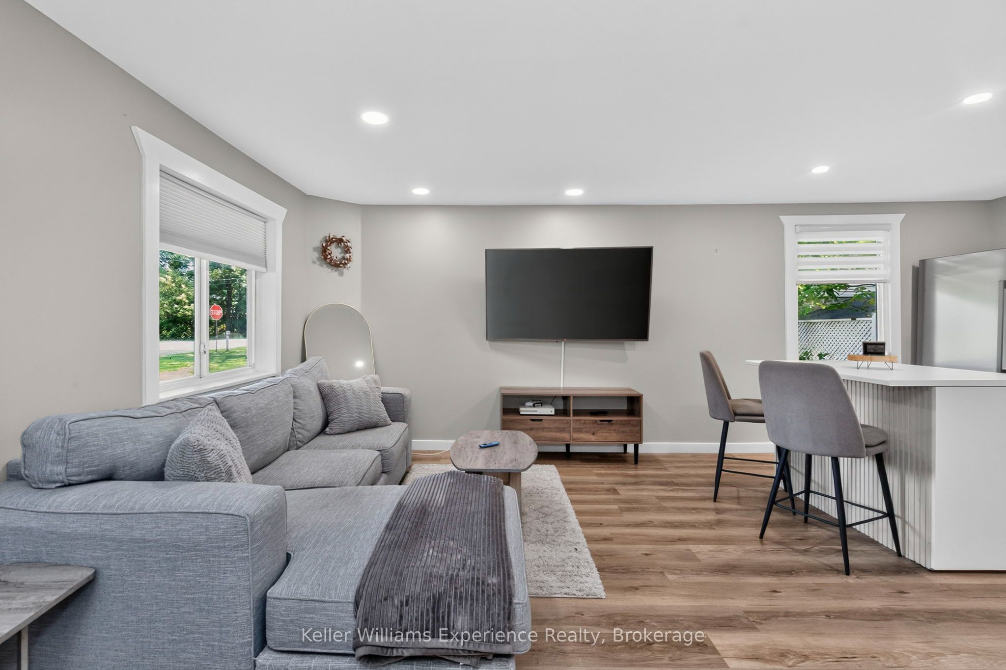 229 Donalda Street Property Photo 7