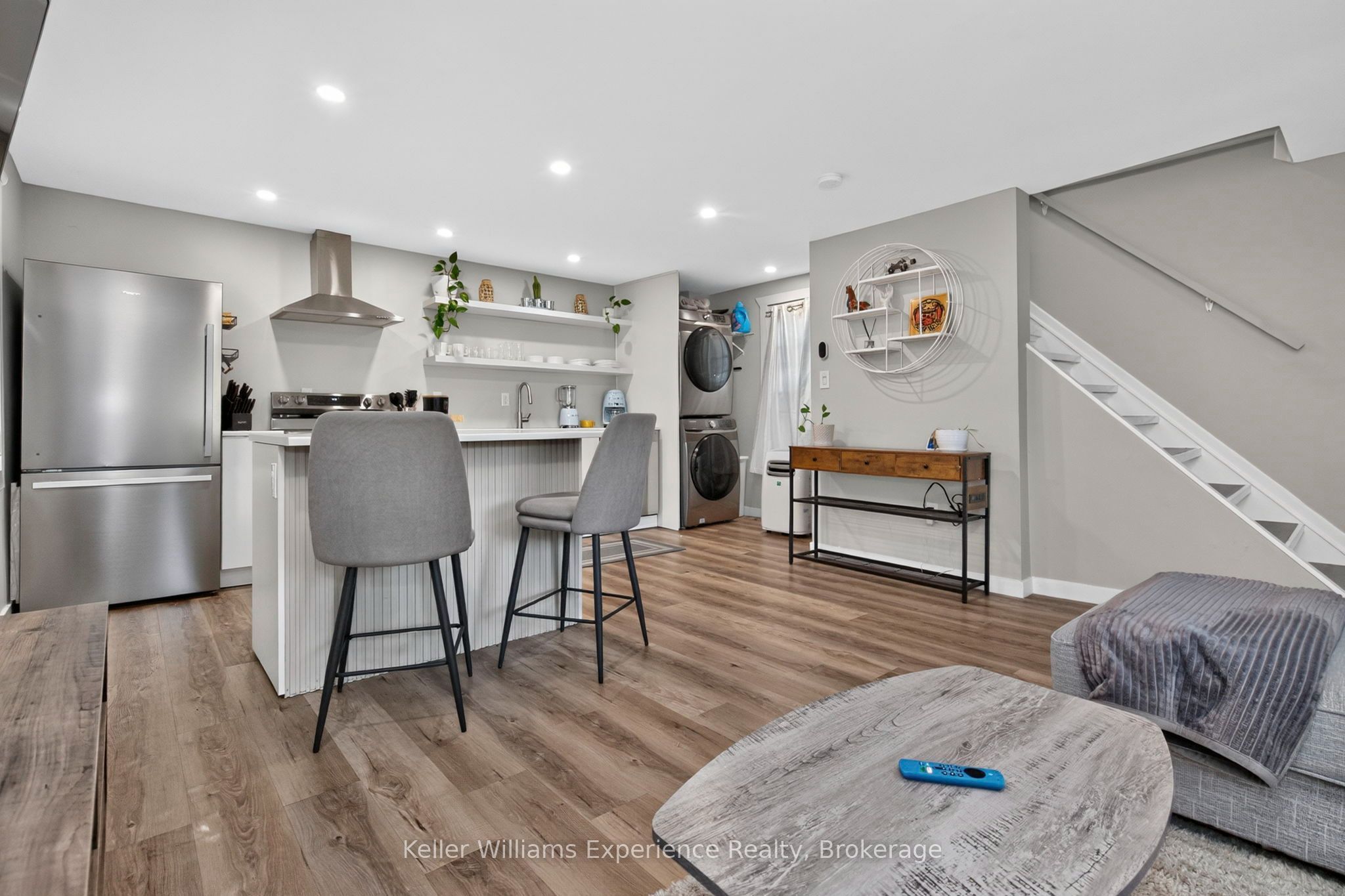 229 Donalda Street Property Photo 8