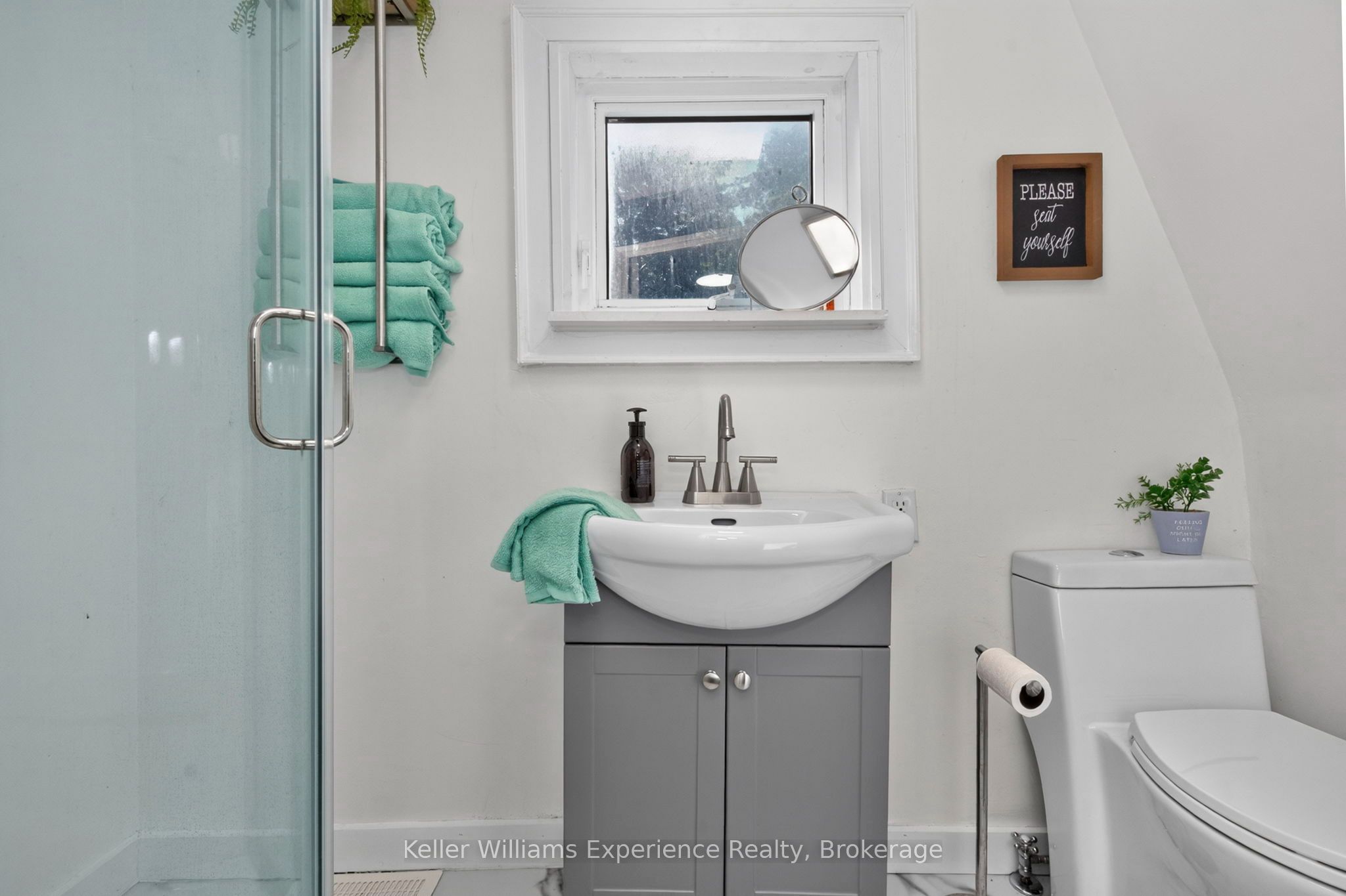 229 Donalda Street Property Photo 15