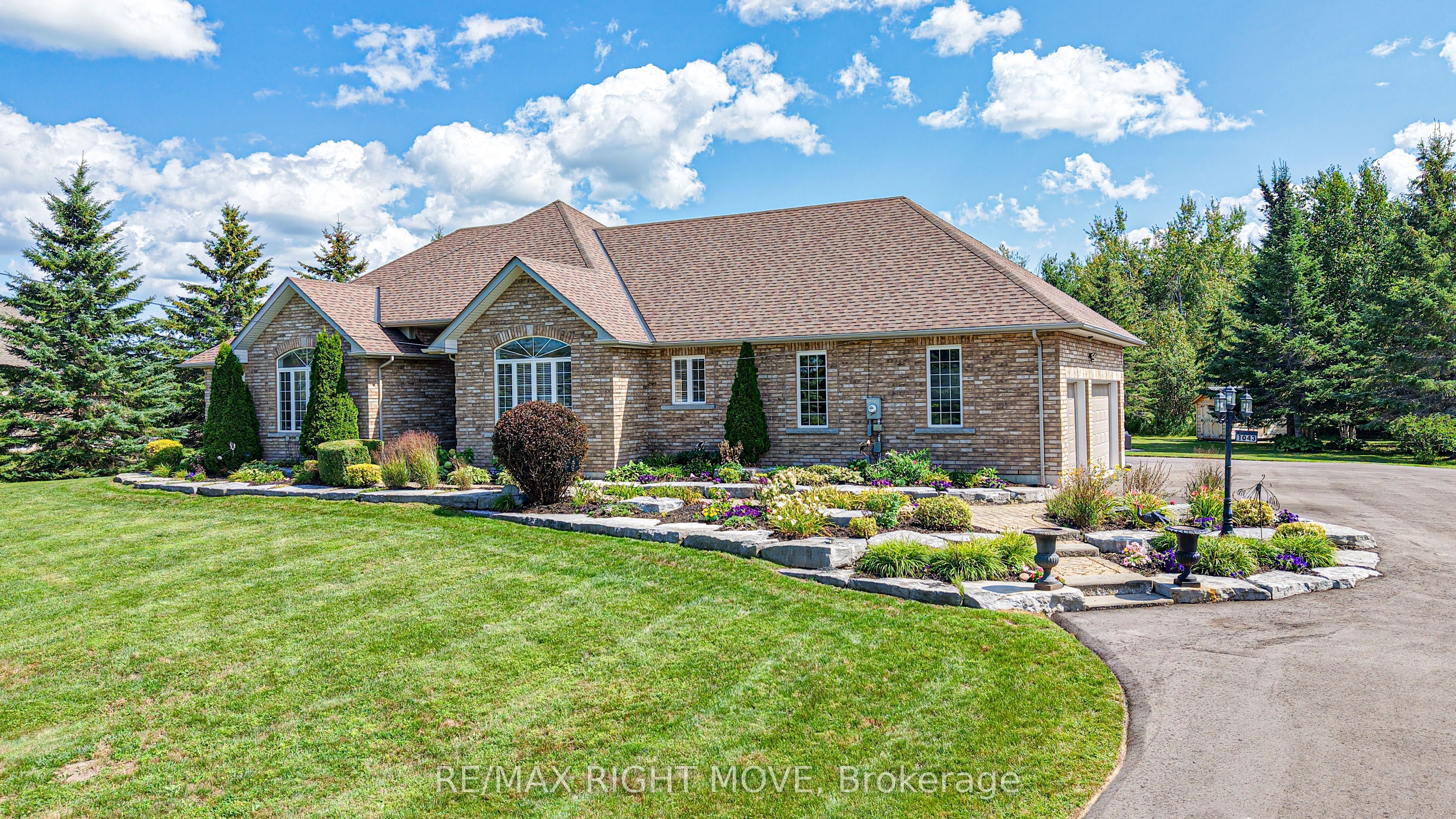 1043 Hurlwood Lane Property Photo 1