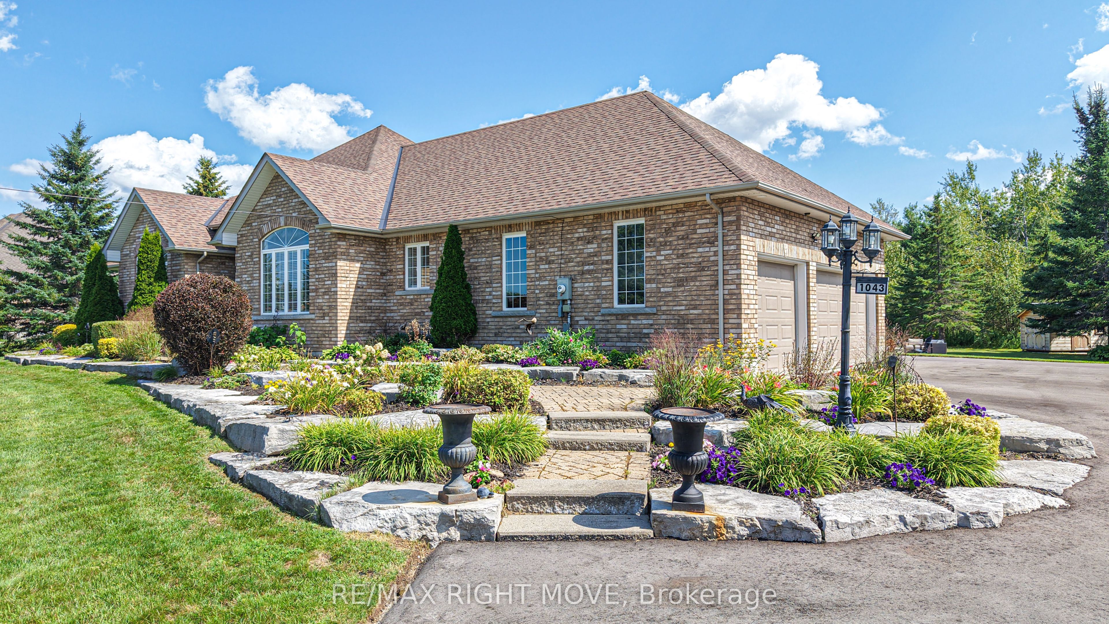 1043 Hurlwood Lane Property Photo 3