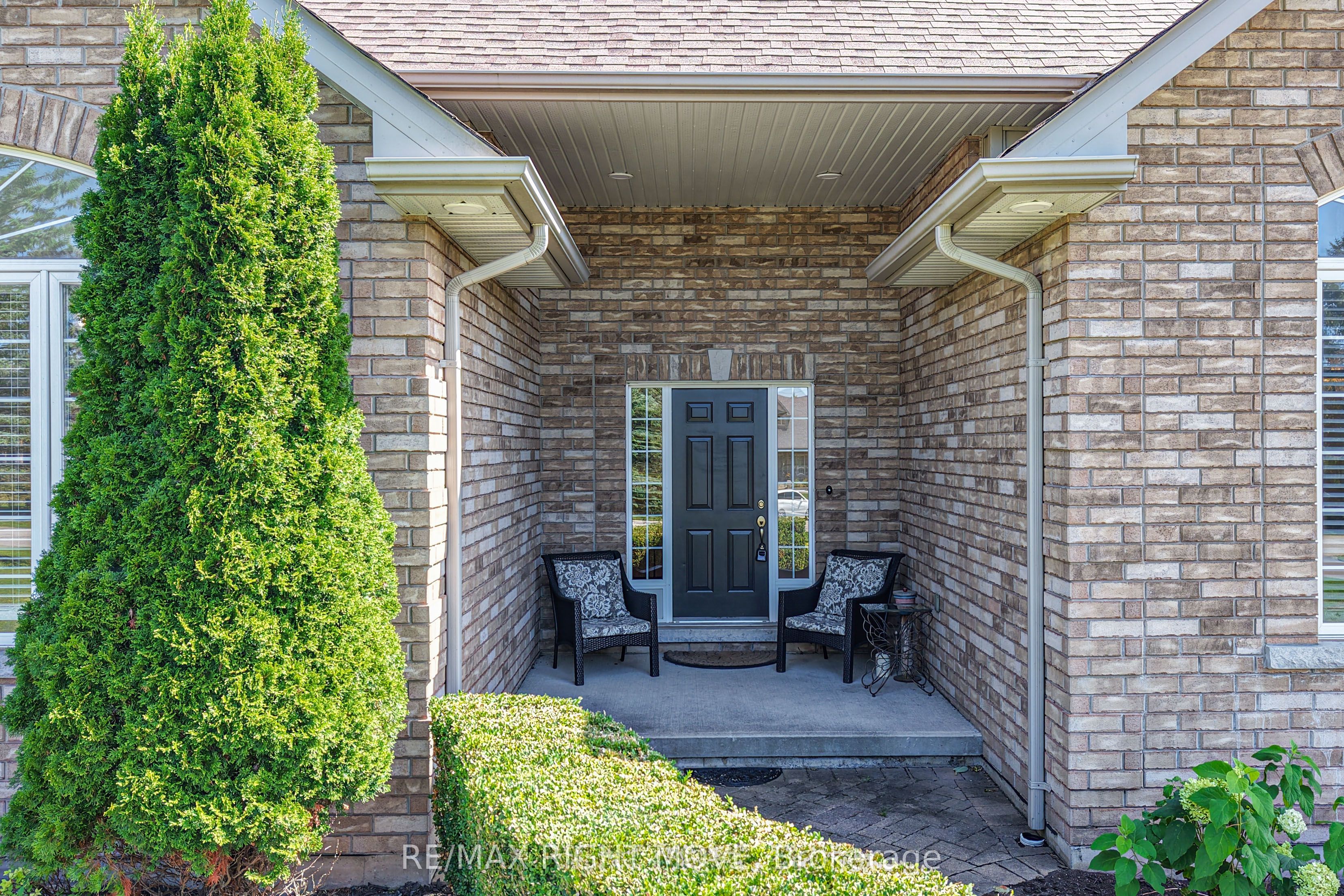 1043 Hurlwood Lane Property Photo 7