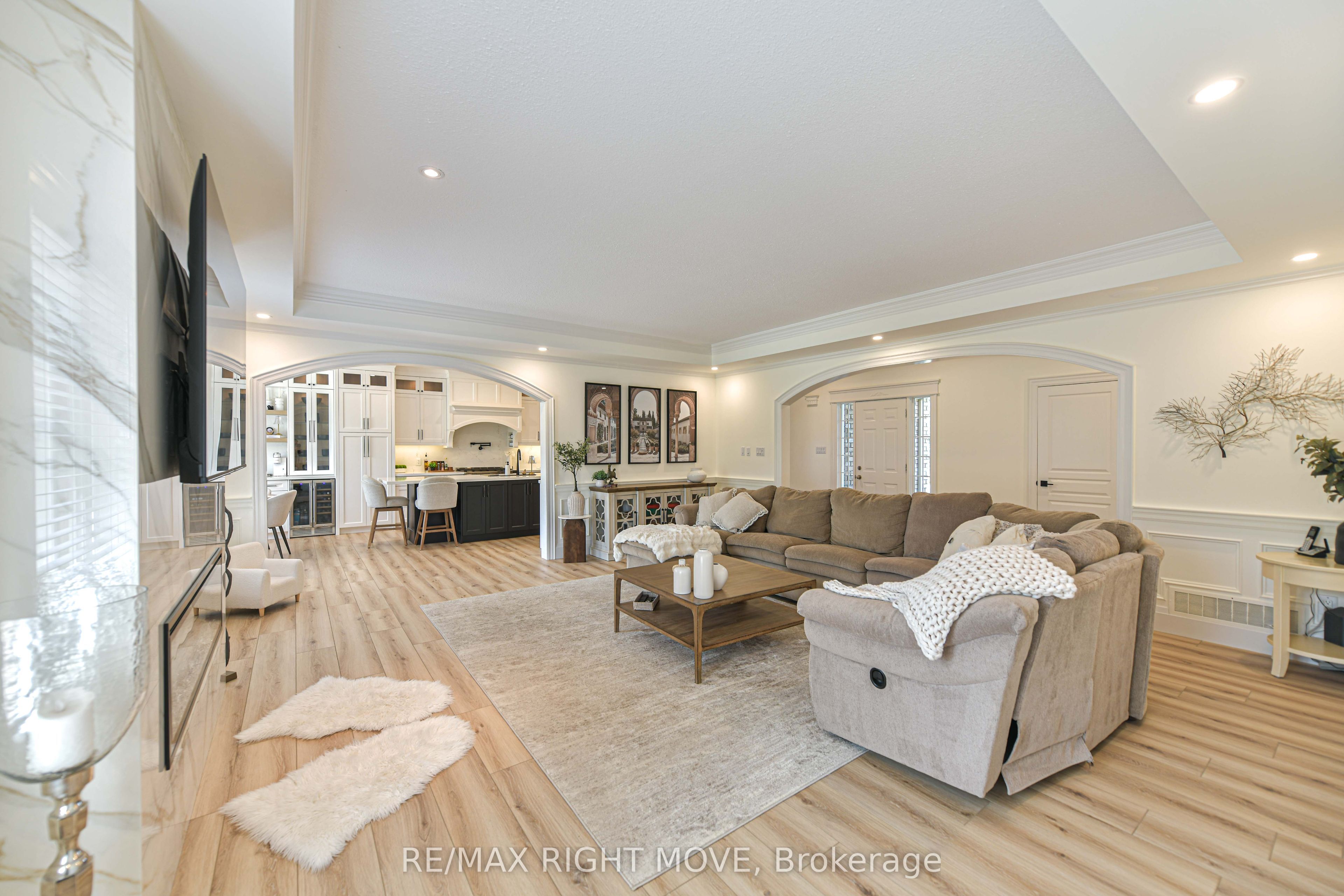 1043 Hurlwood Lane Property Photo 10