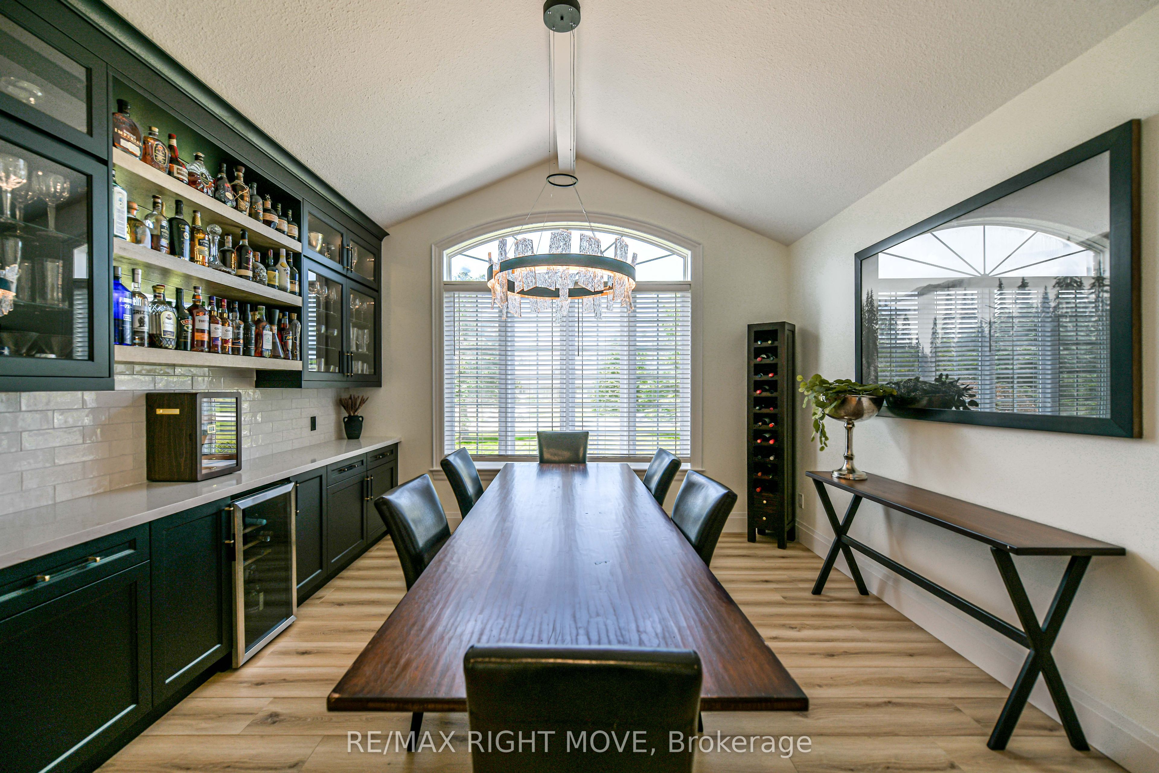 1043 Hurlwood Lane Property Photo 15