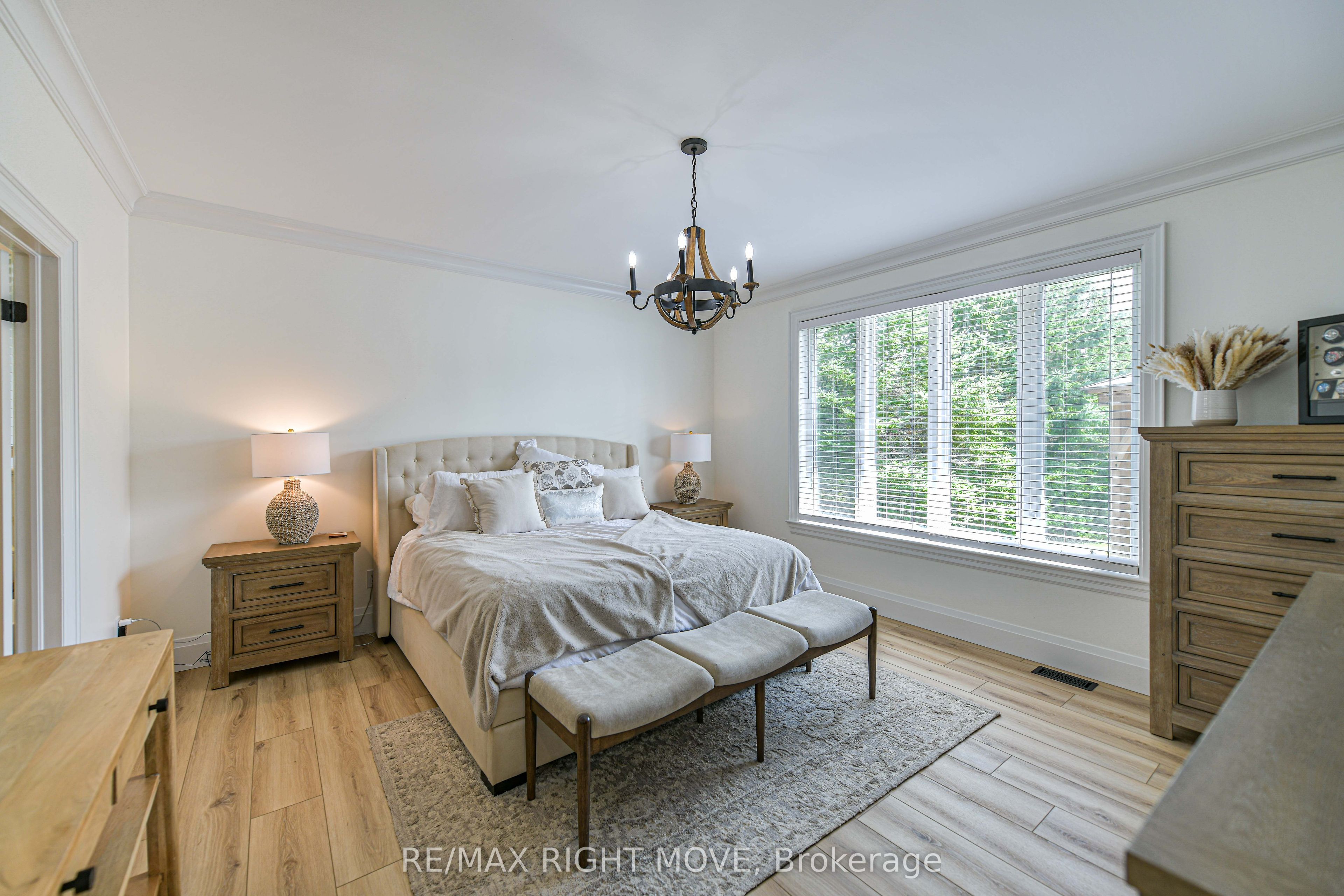 1043 Hurlwood Lane Property Photo 17