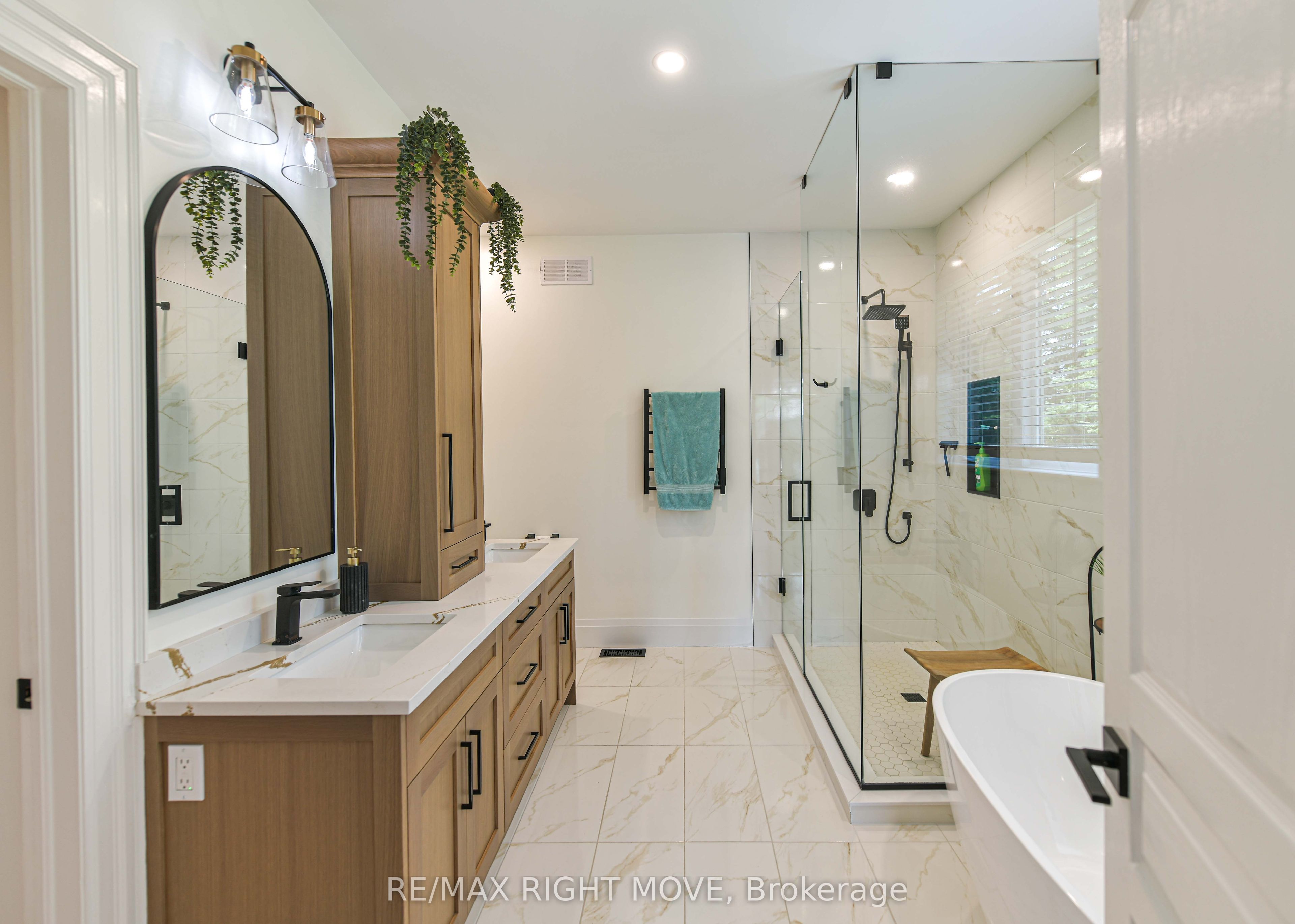 1043 Hurlwood Lane Property Photo 18