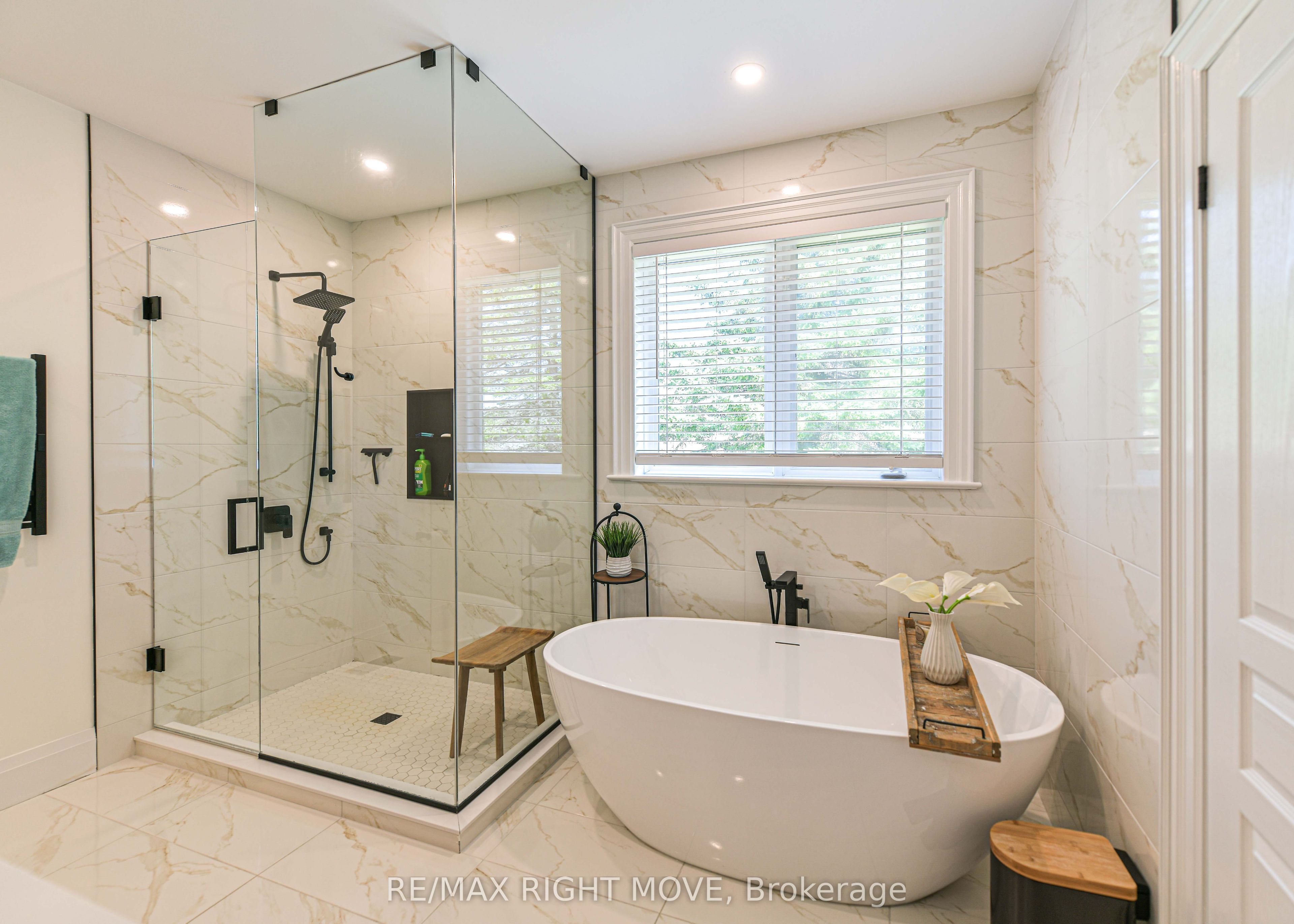 1043 Hurlwood Lane Property Photo 19