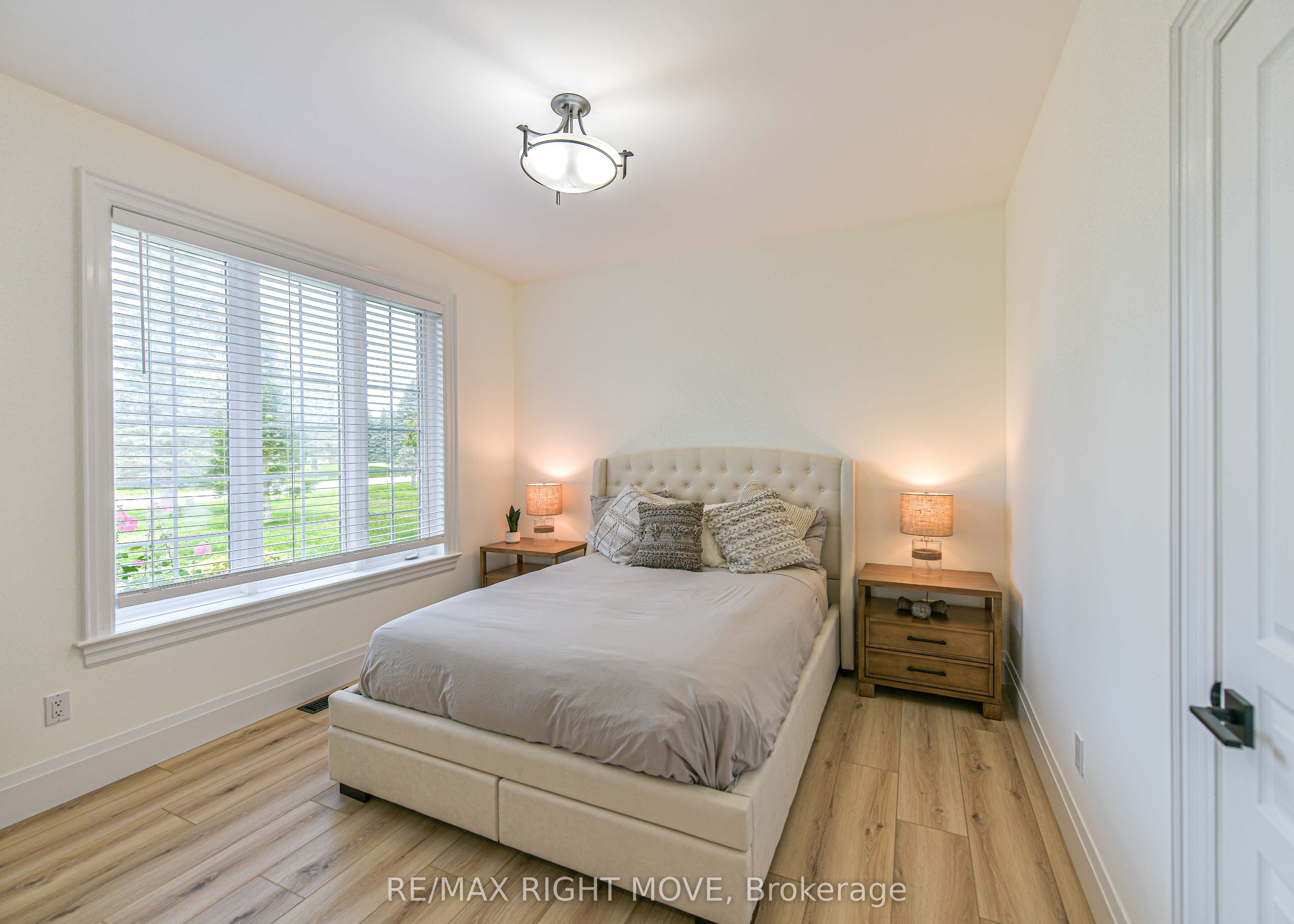 1043 Hurlwood Lane Property Photo 24