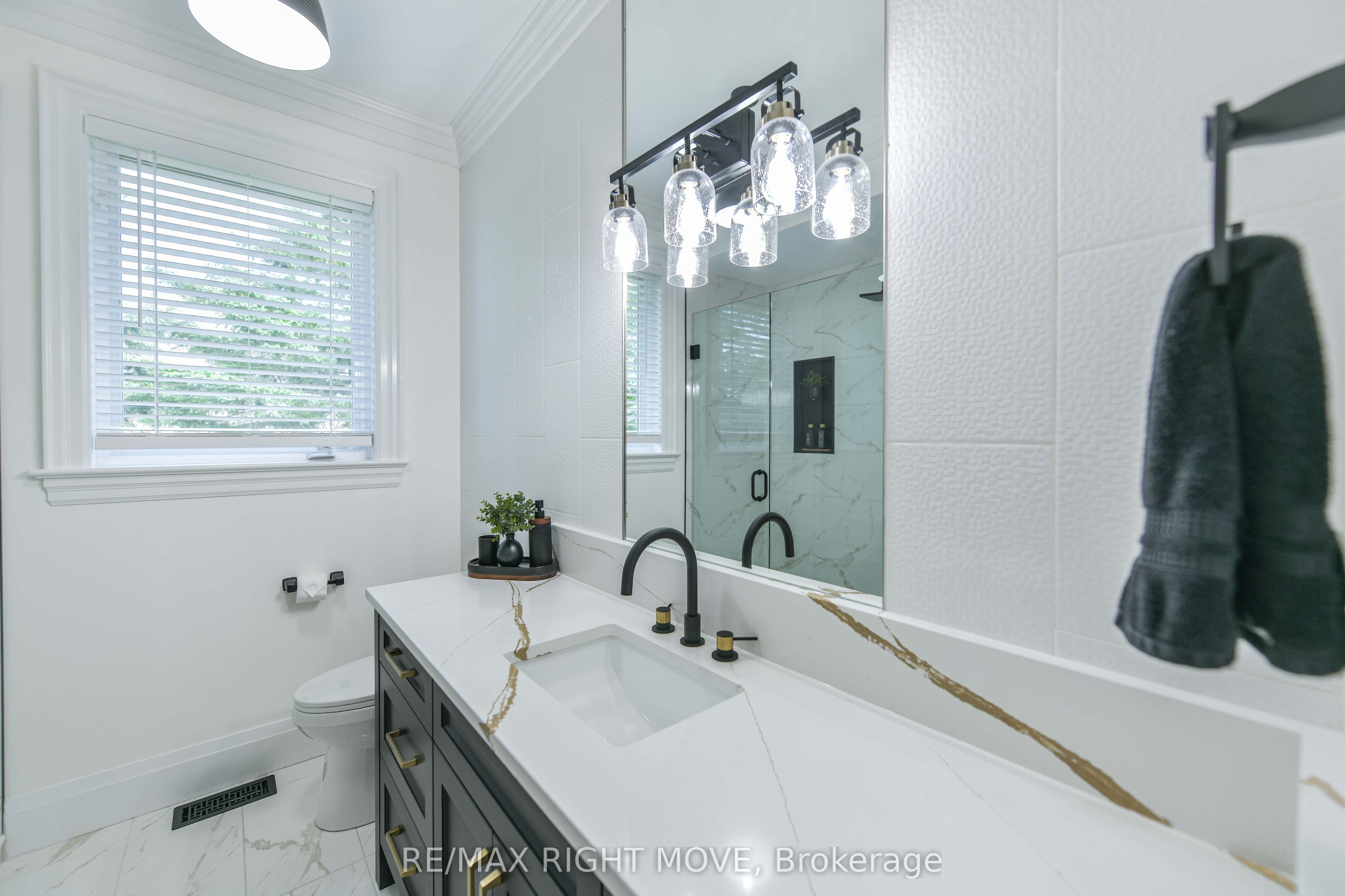 1043 Hurlwood Lane Property Photo 25