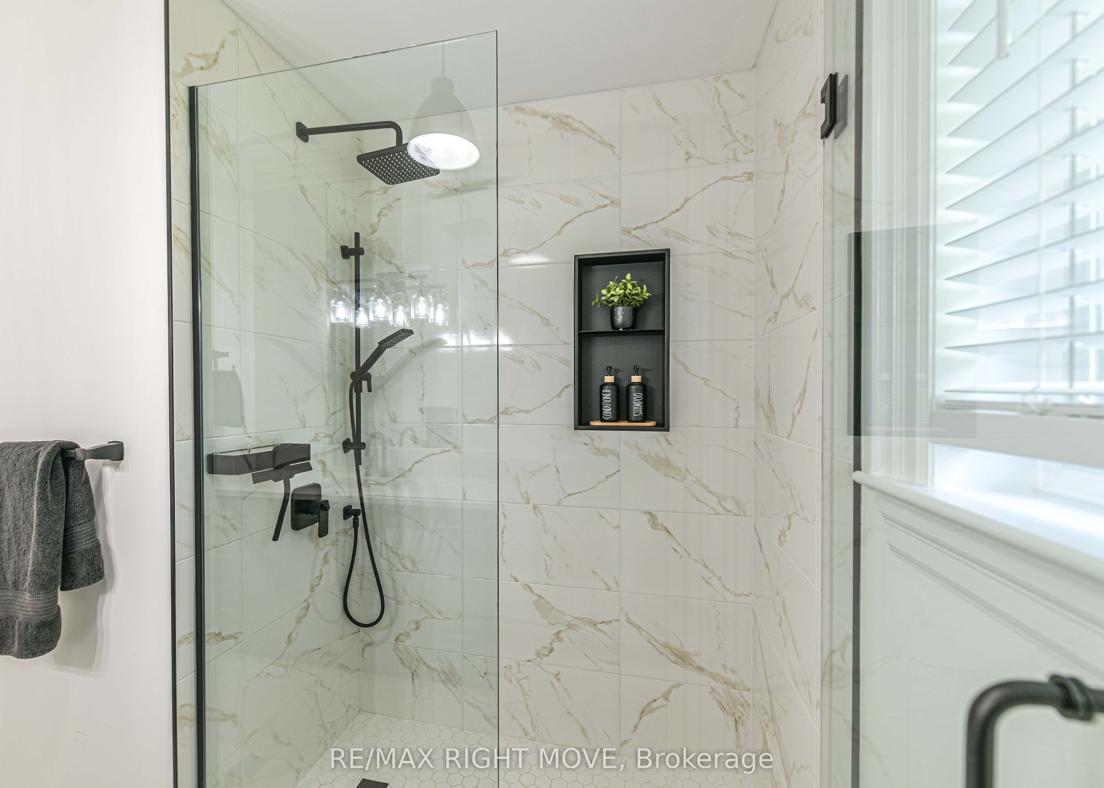 1043 Hurlwood Lane Property Photo 26