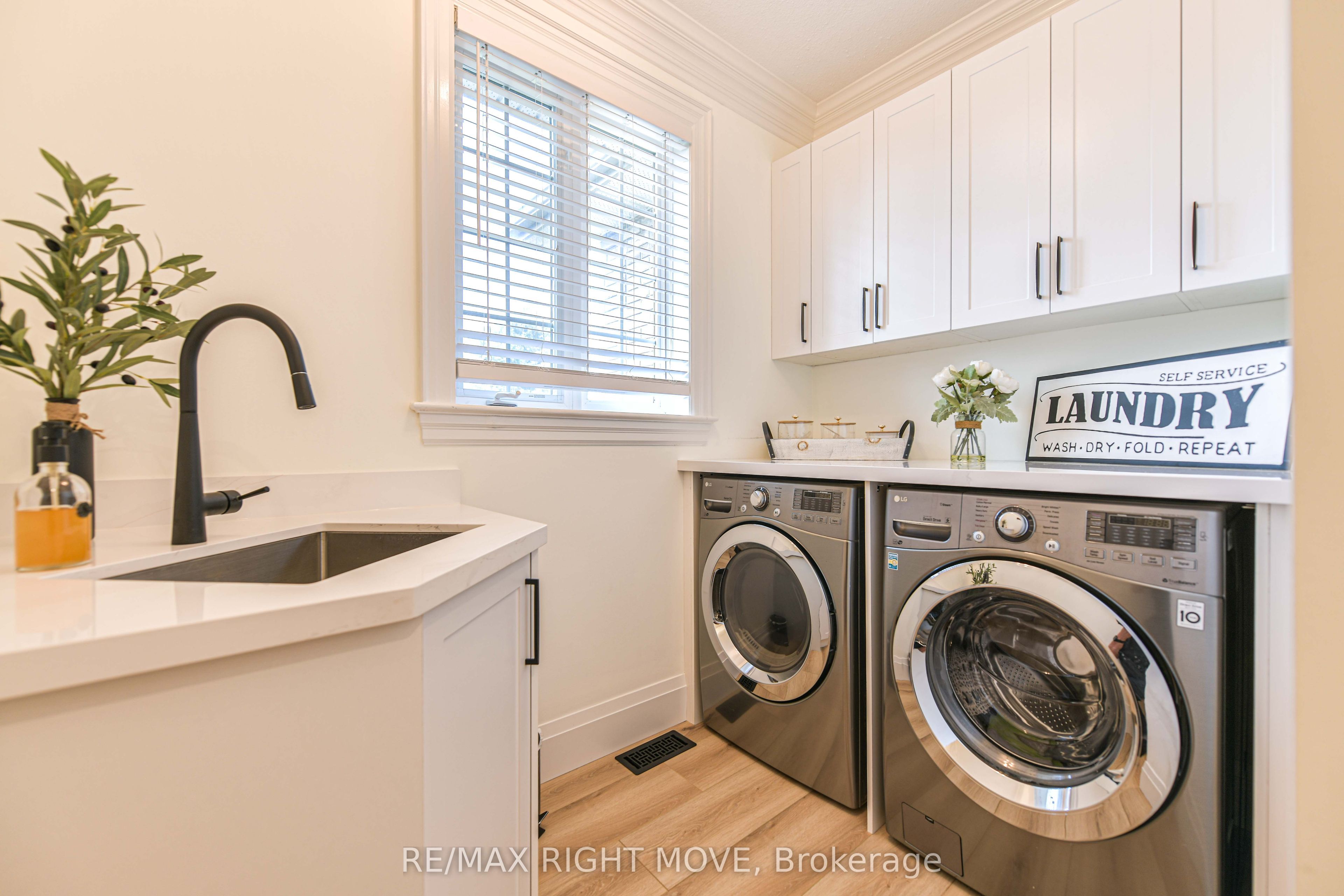 1043 Hurlwood Lane Property Photo 28