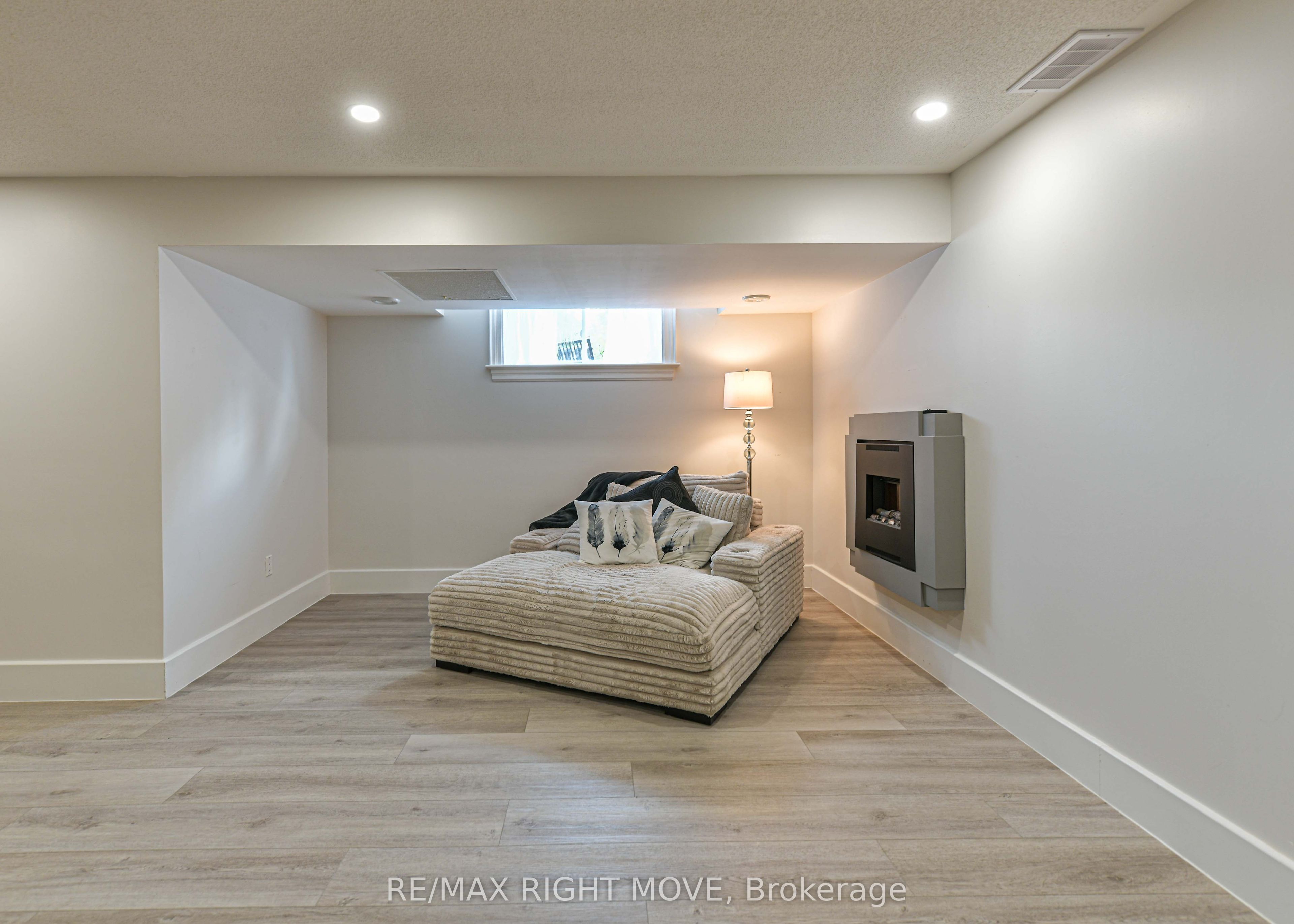 1043 Hurlwood Lane Property Photo 31