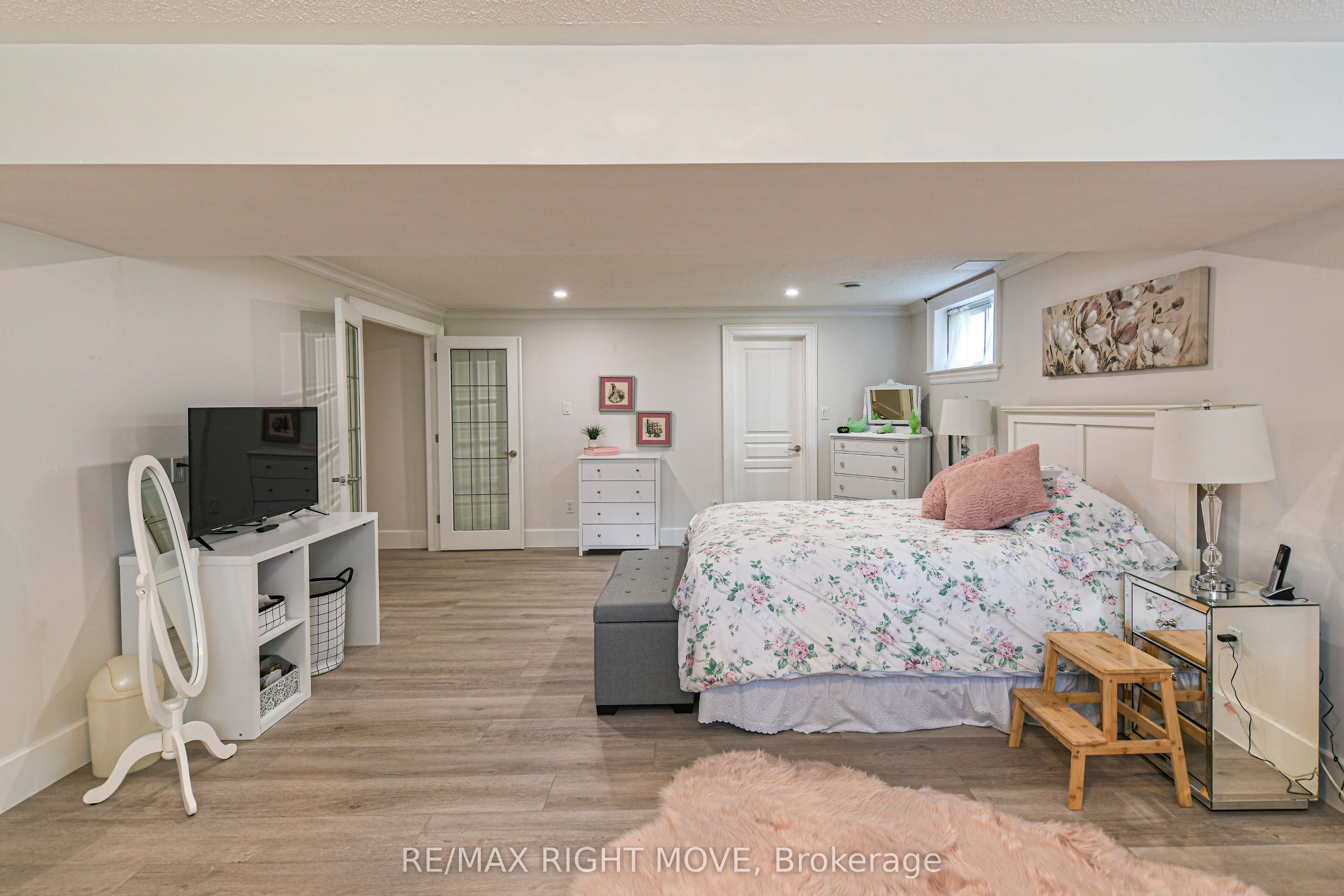 1043 Hurlwood Lane Property Photo 35