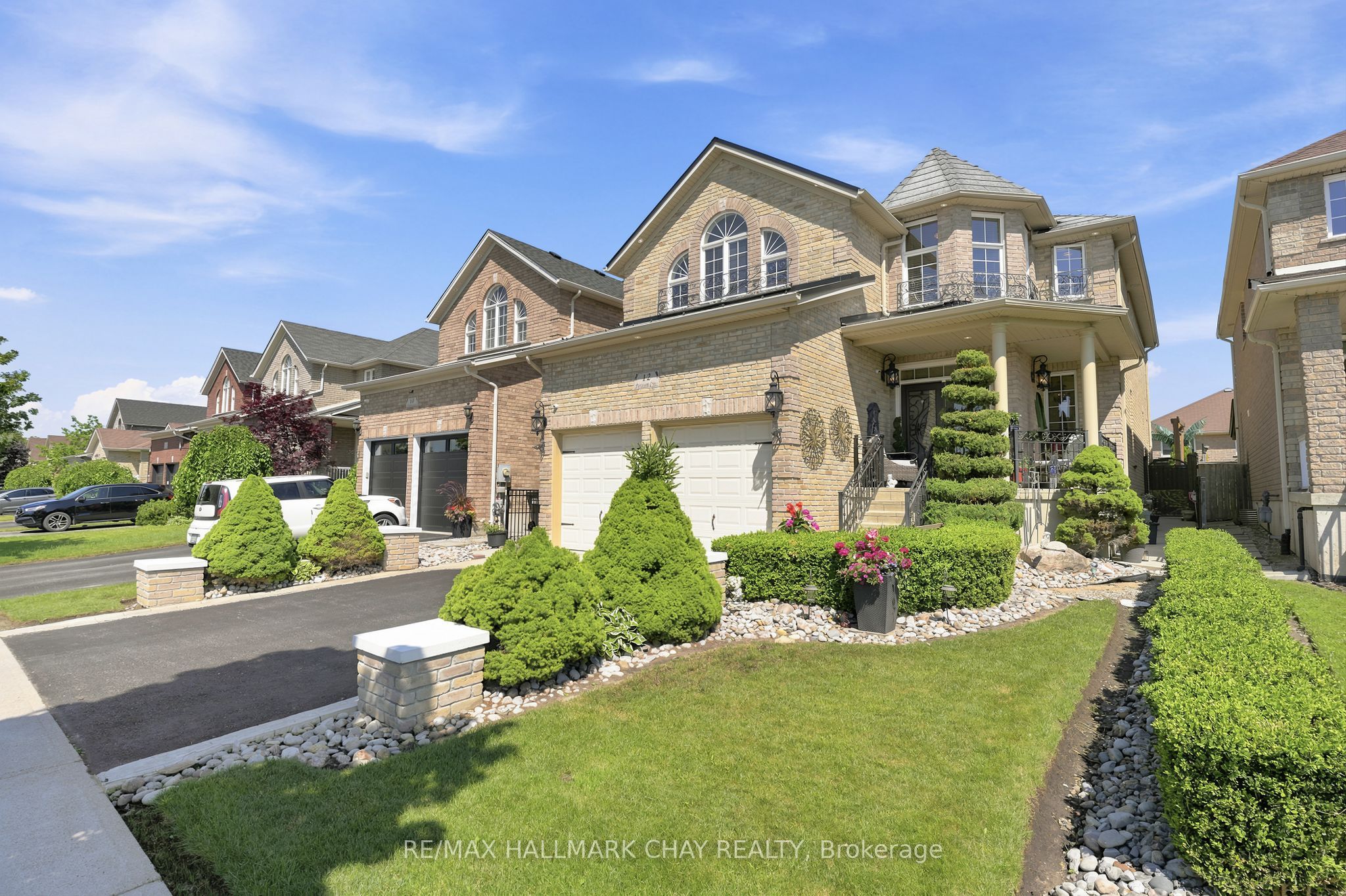 12 Parisian Crescent Property Photo 1