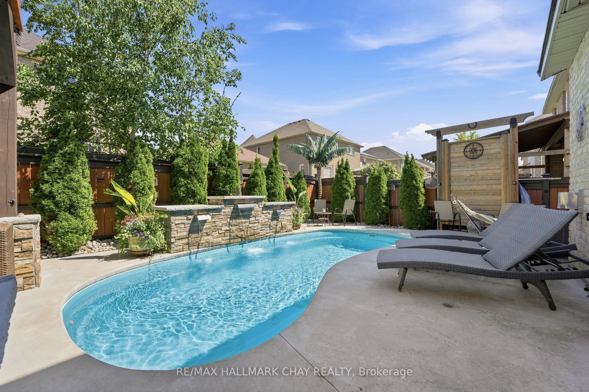 12 Parisian Crescent Property Photo 4