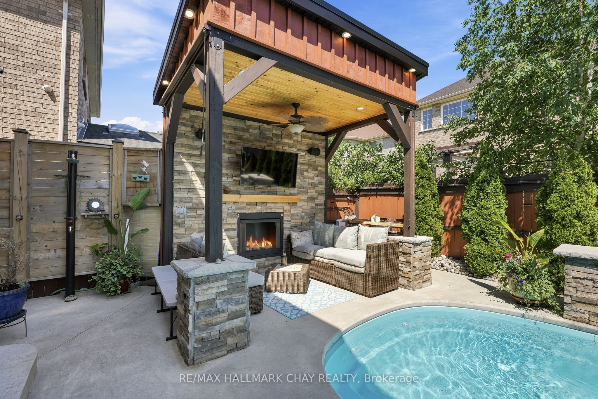 12 Parisian Crescent Property Photo 5