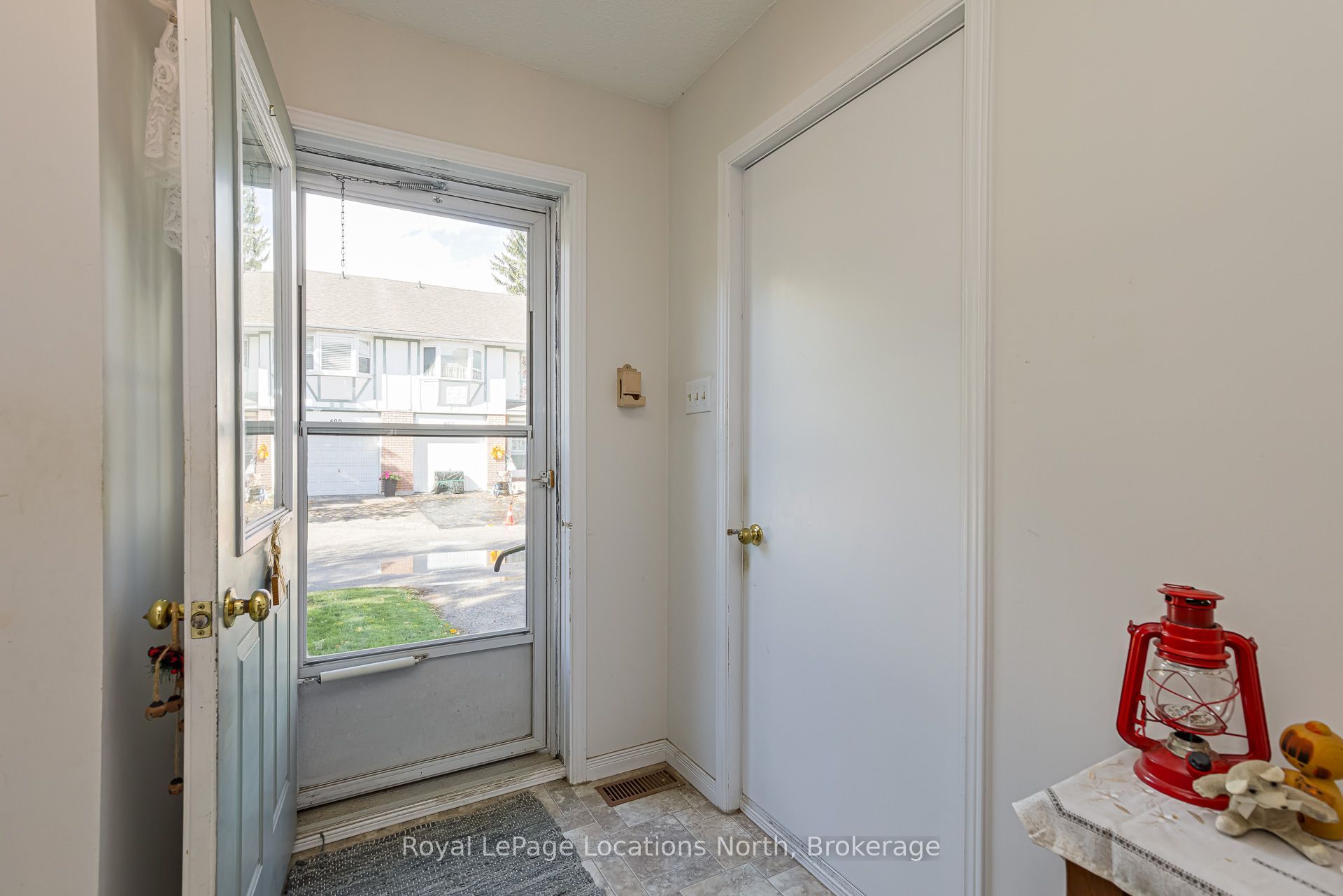 403 Thomas Street S 8 Property Photo 4