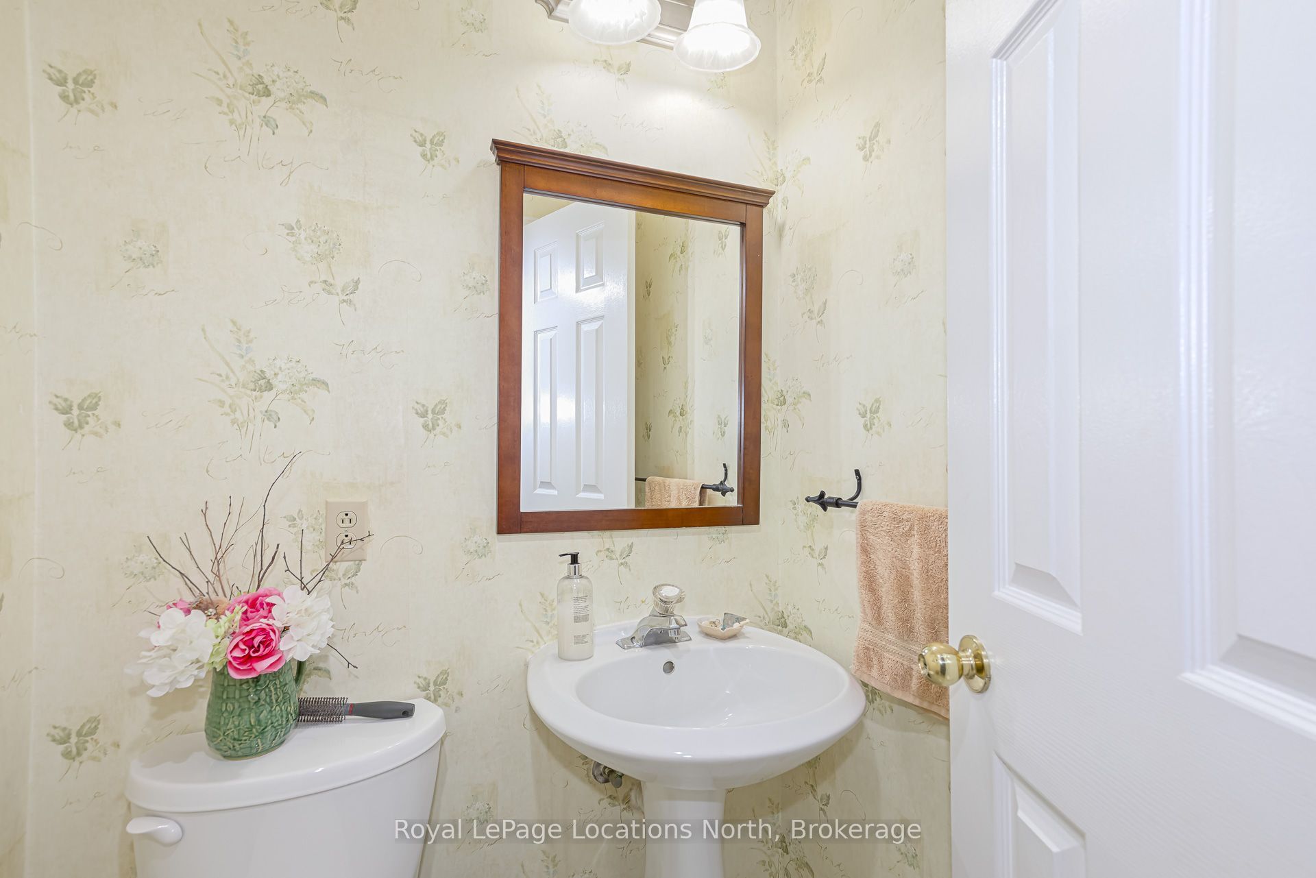 403 Thomas Street S 8 Property Photo 6