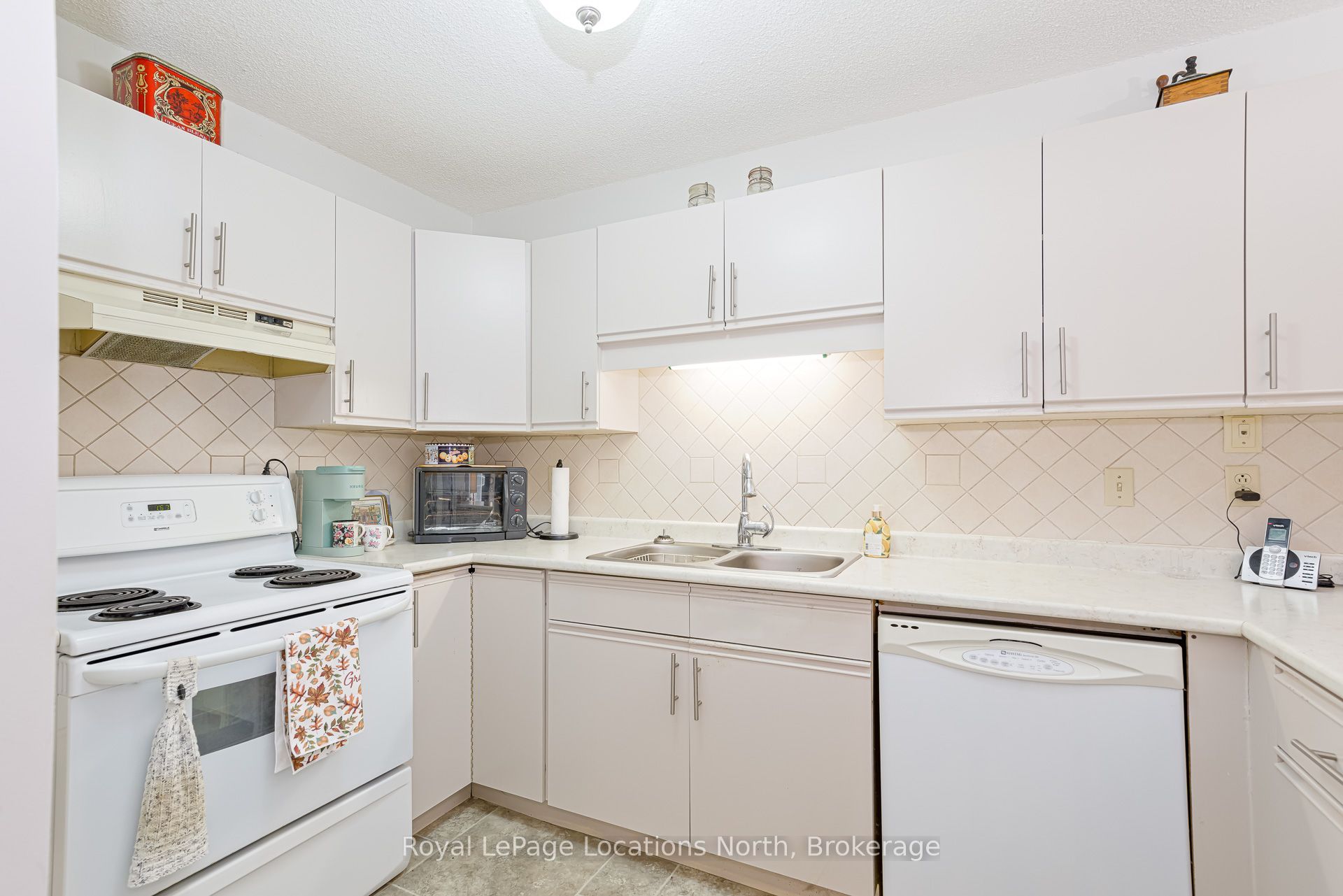 403 Thomas Street S 8 Property Photo 9