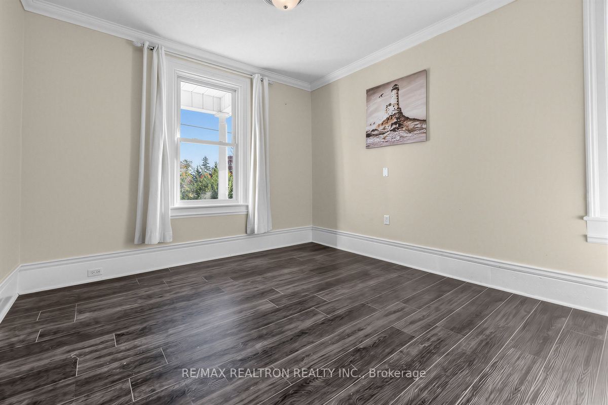 52 Parkside Drive Property Photo 12