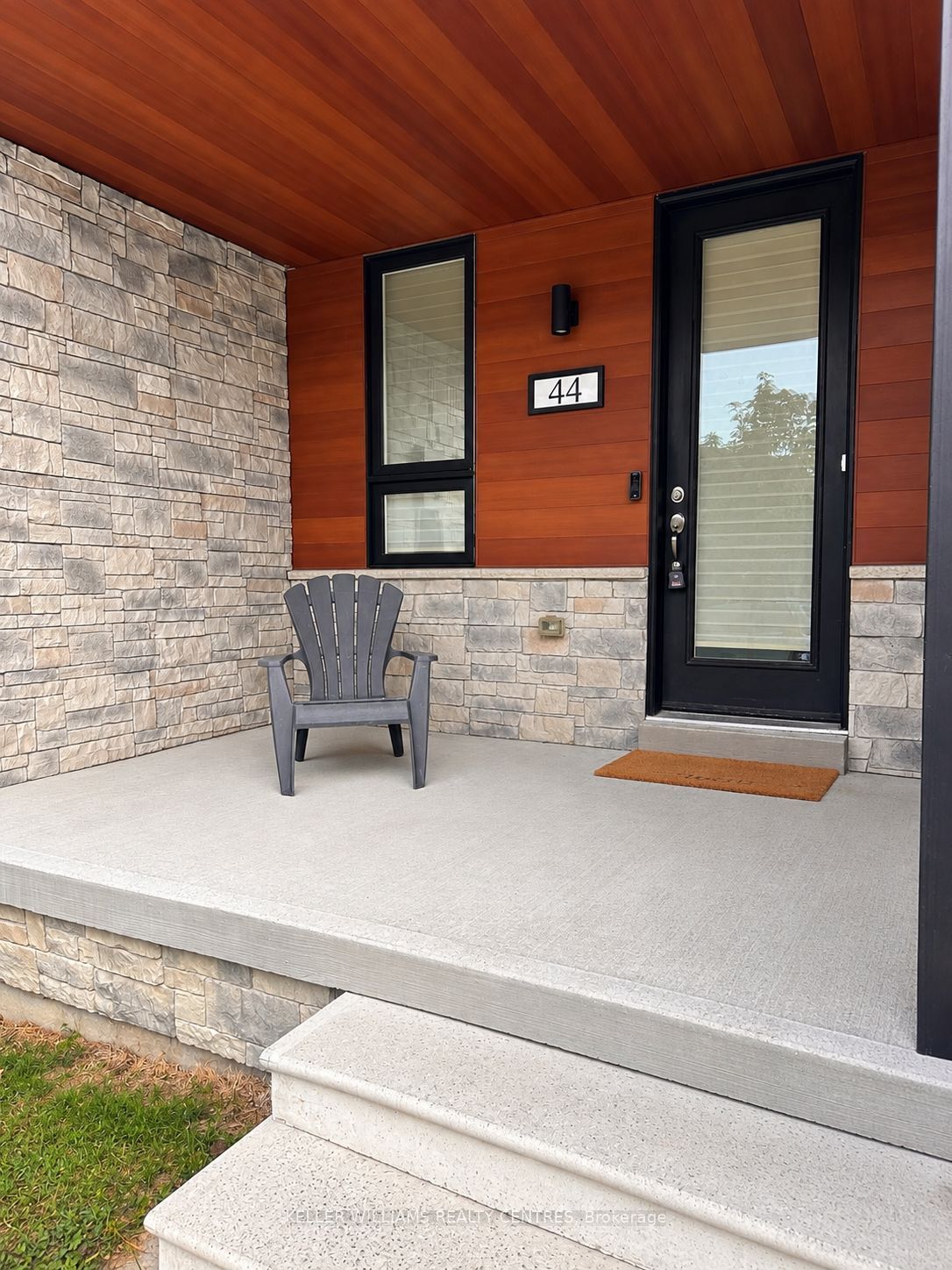 44 Eberhardt Drive Property Photo 2