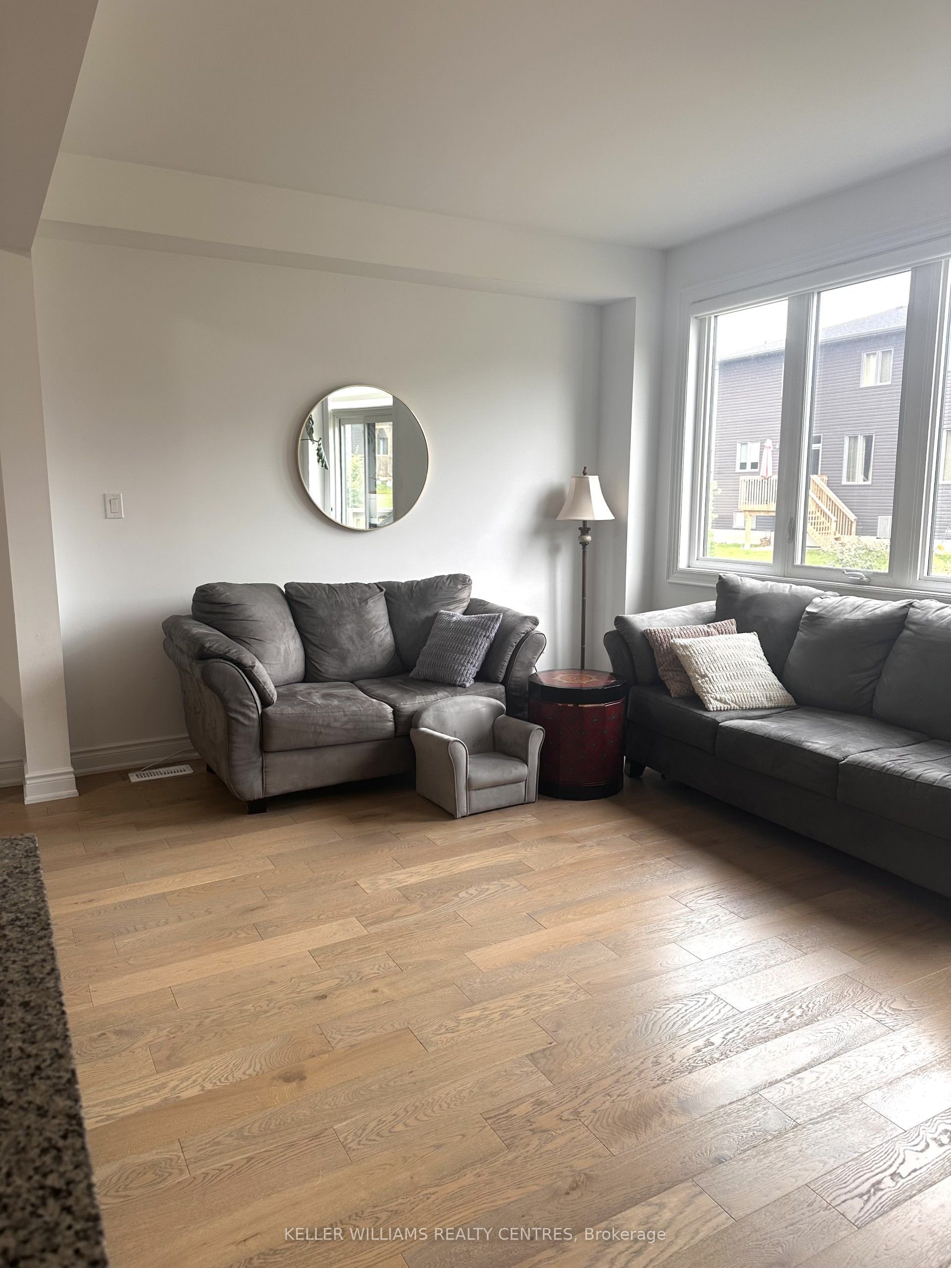 44 Eberhardt Drive Property Photo 10