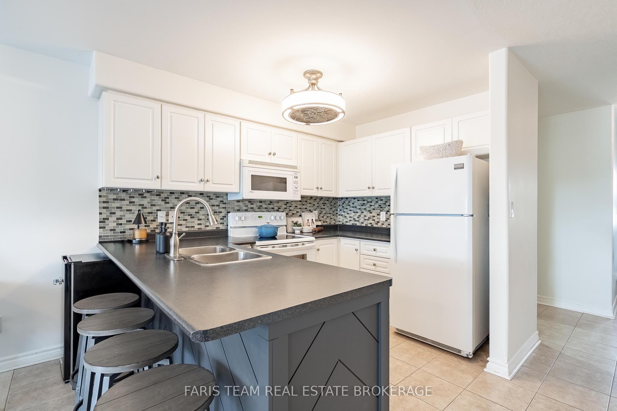 79 Sanford Street Property Photo 4
