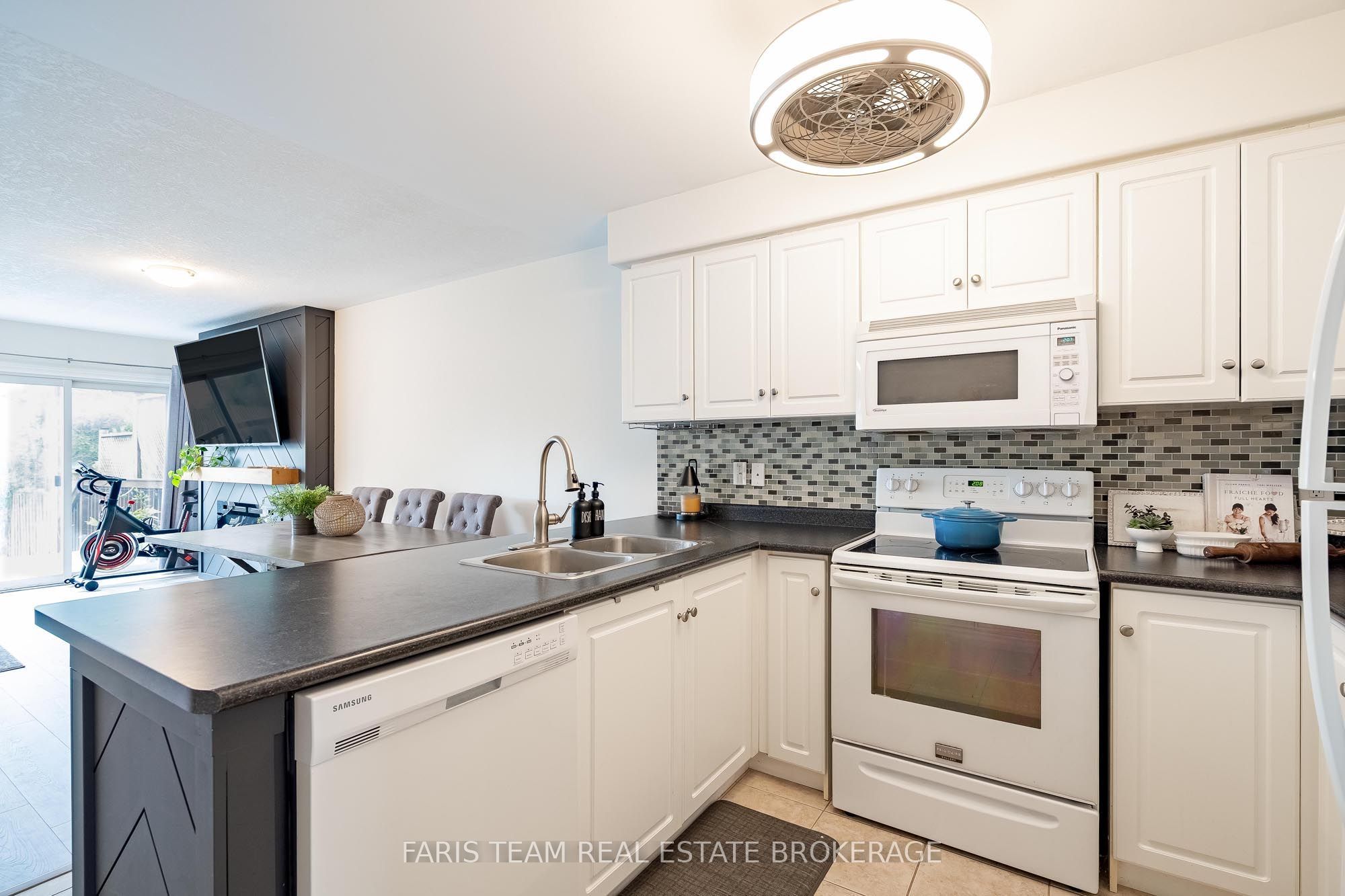 79 Sanford Street Property Photo 6