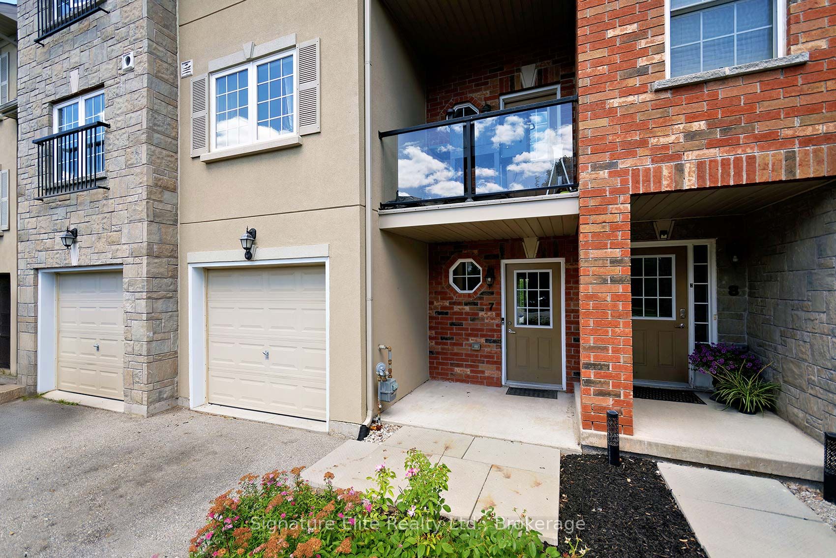 57 Ferndale Drive S 7 Property Photo 2