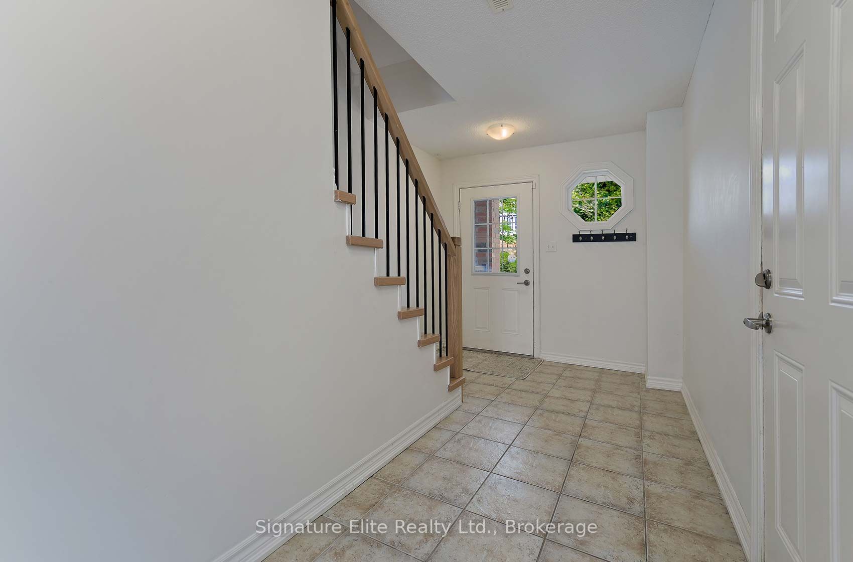 57 Ferndale Drive S 7 Property Photo 5